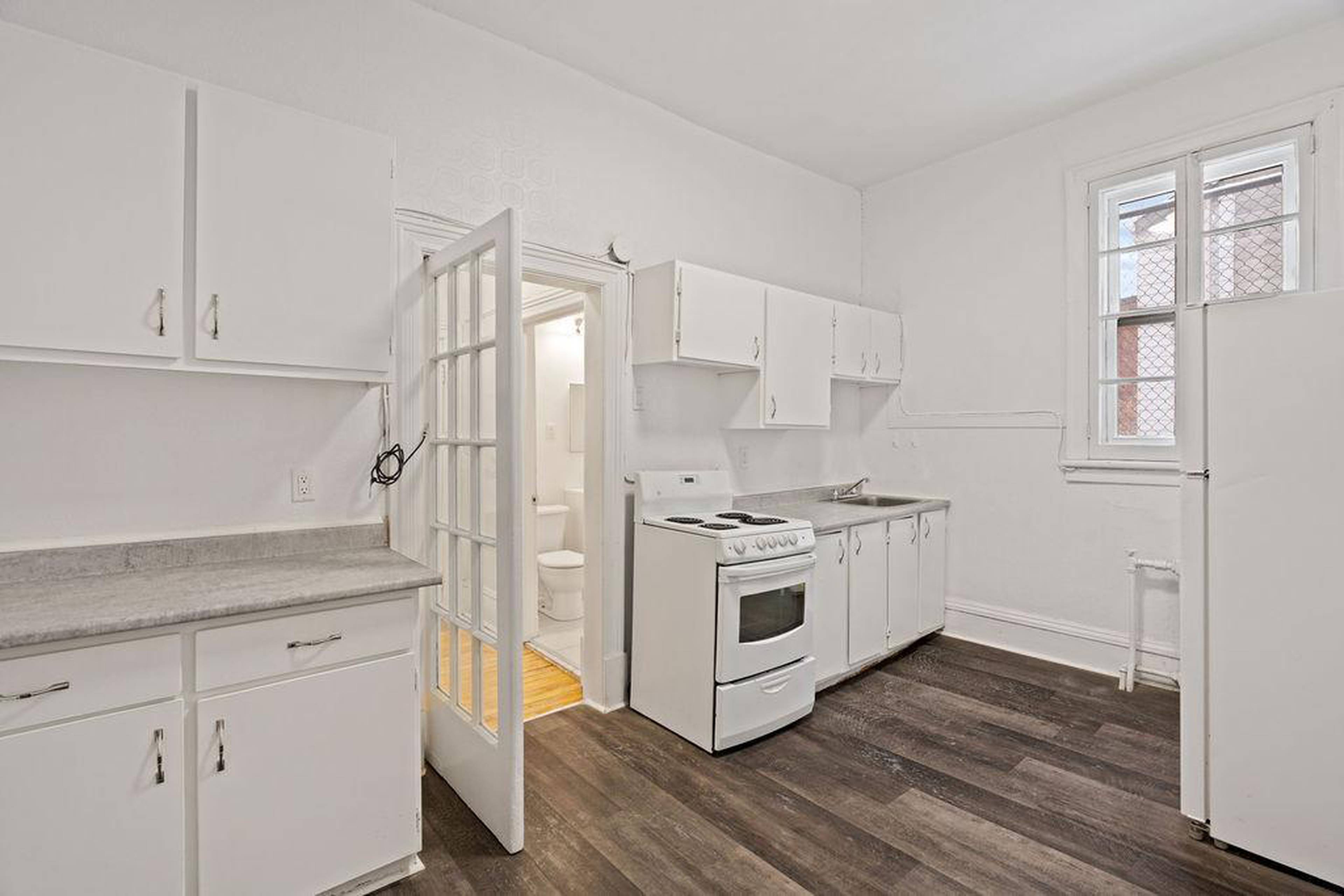 260-1/2 Dalhousie Avenue Apartment Building