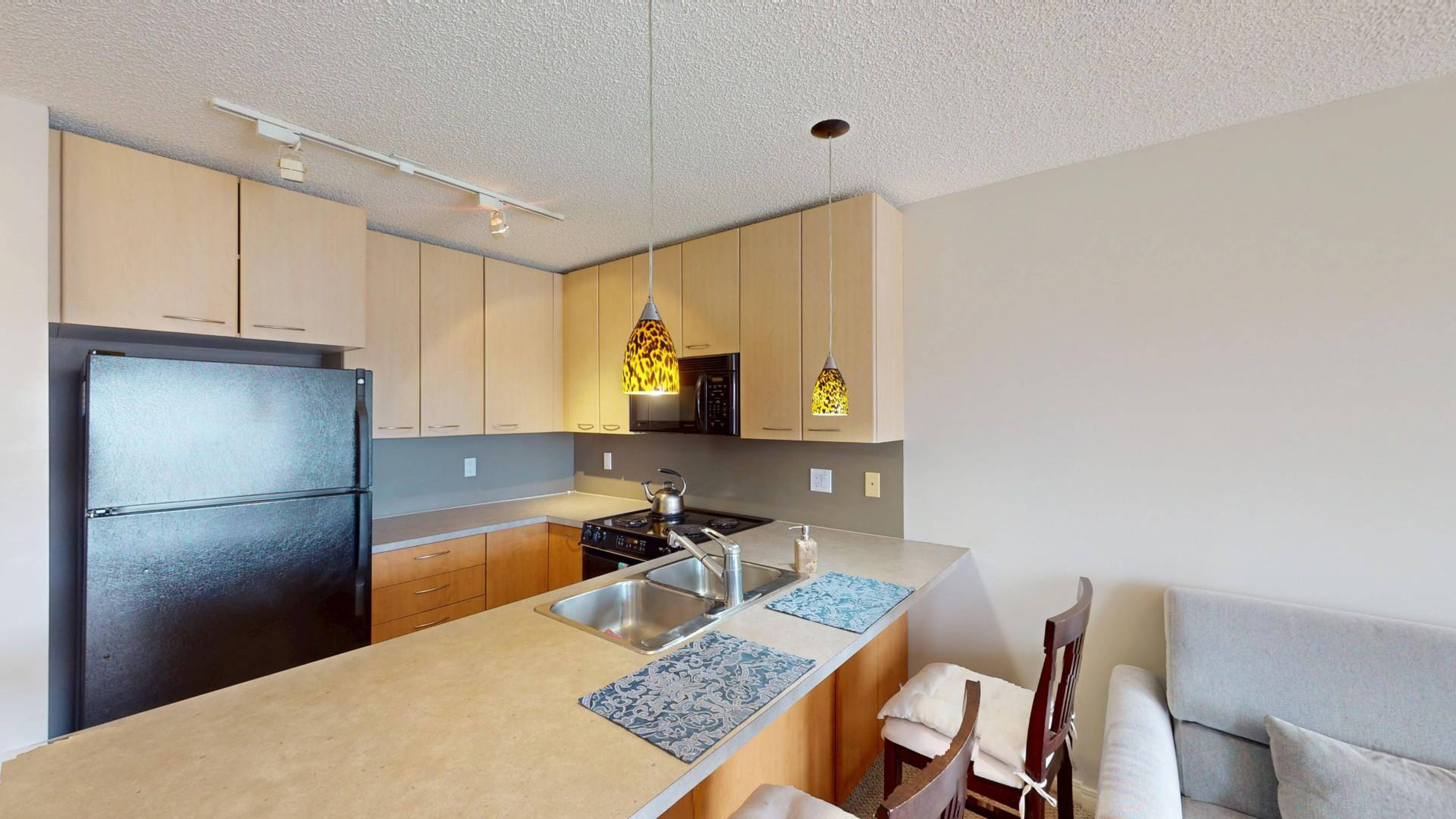 407-5115 Richard Rd Sw Apartment Building