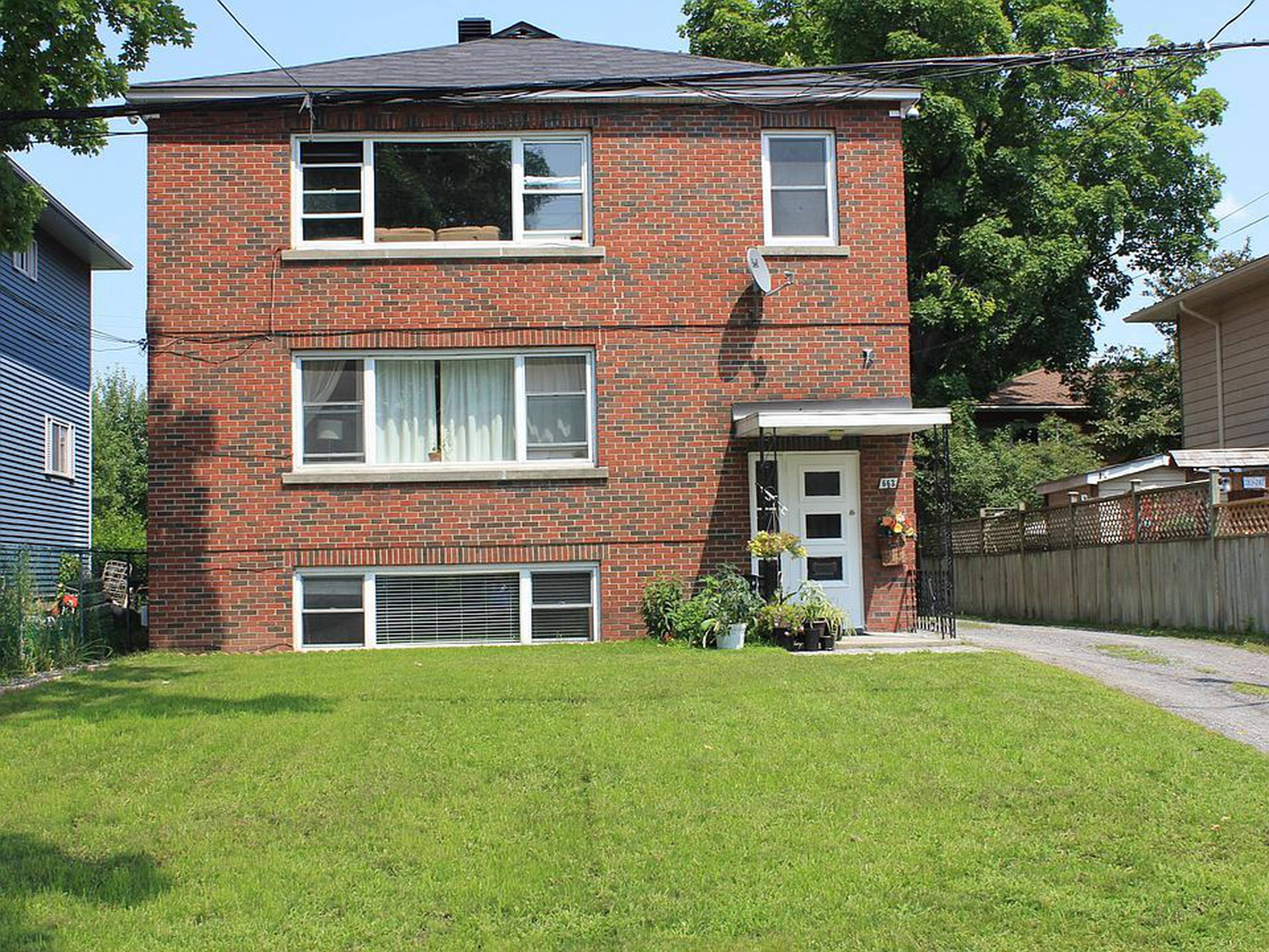 Tweedsmuir Ave Apartment Building