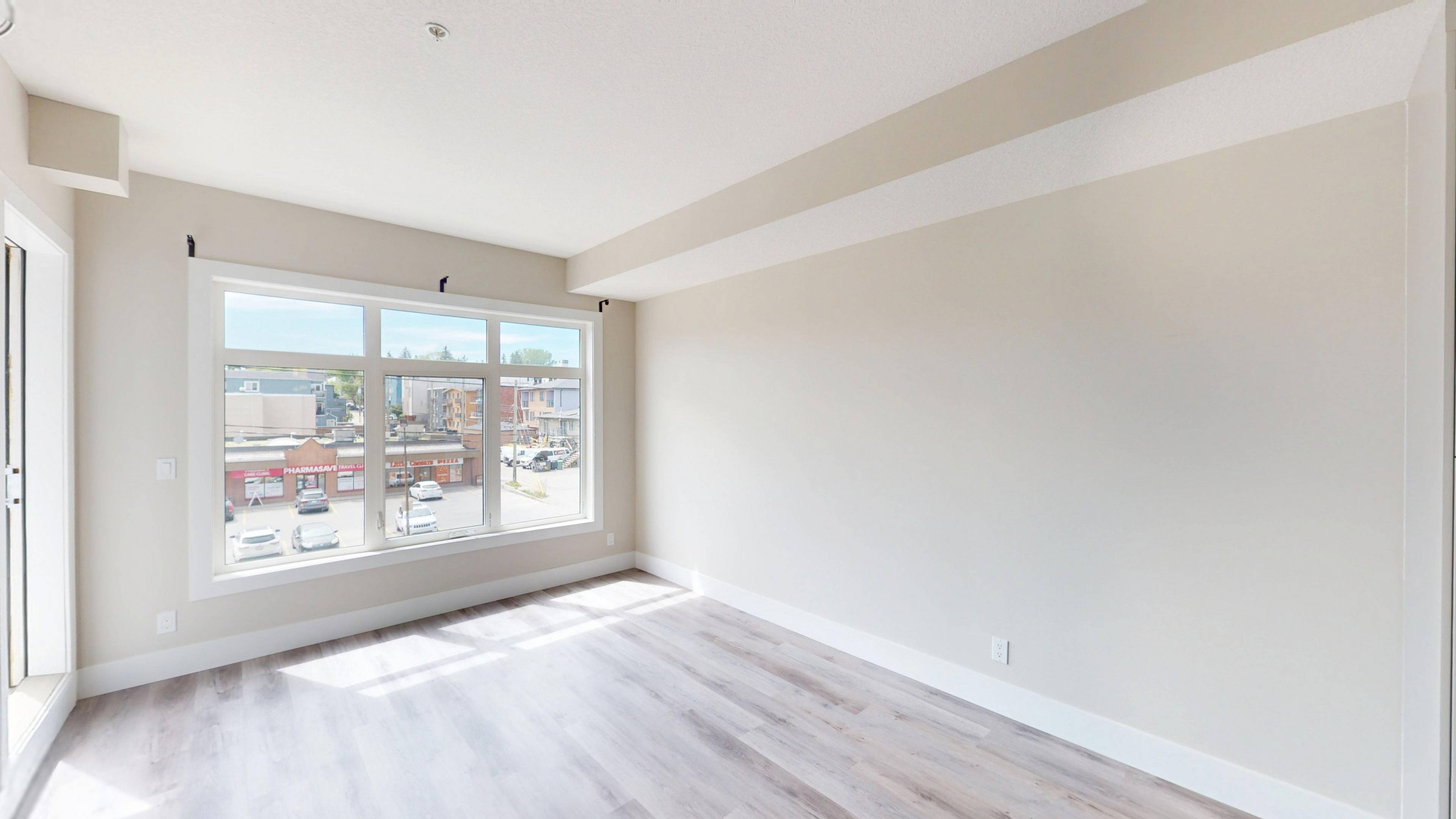 307-1702 17 Ave Sw Apartment Building