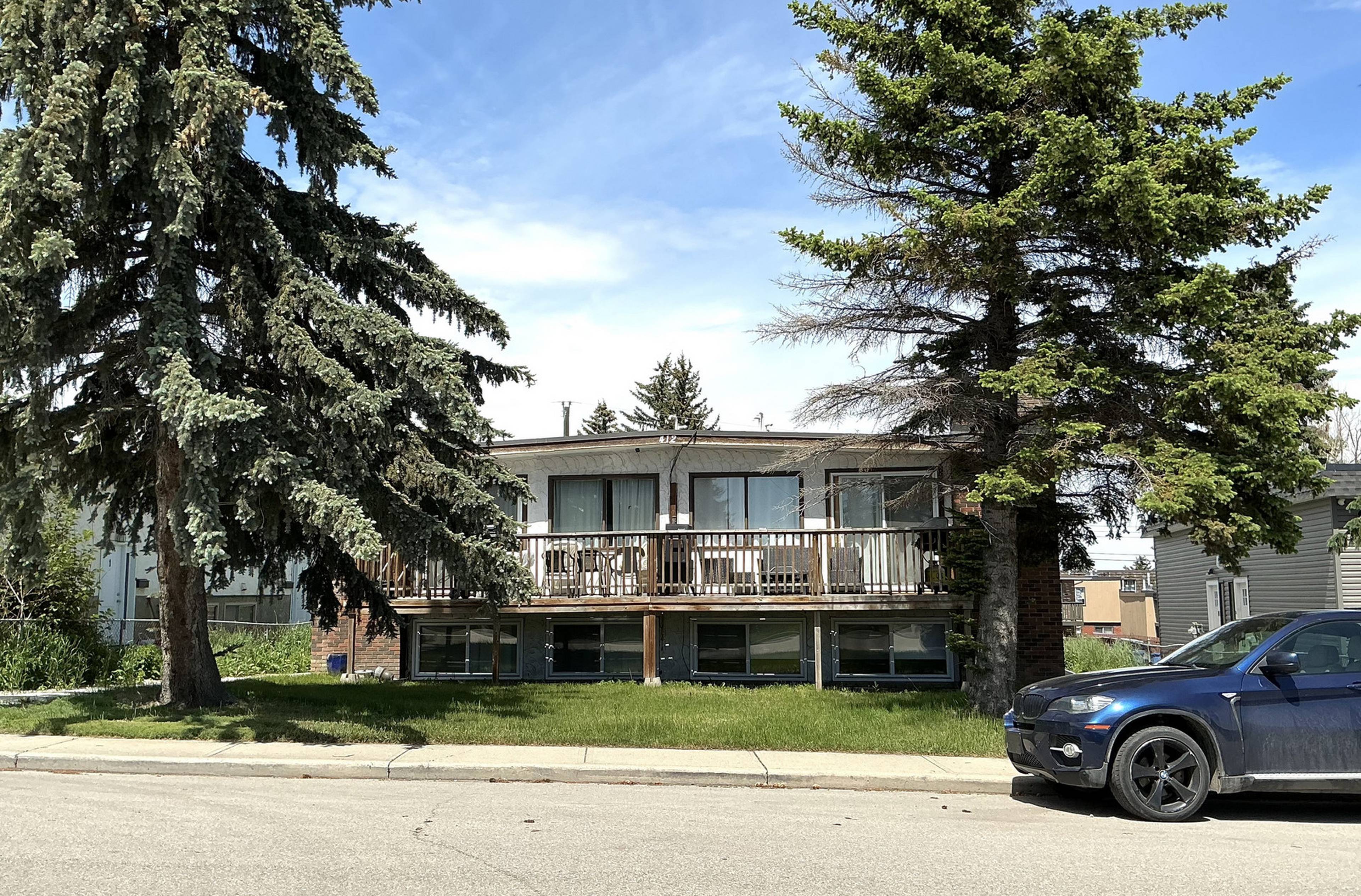 2-412 Sabrina Rd Sw Apartment Building