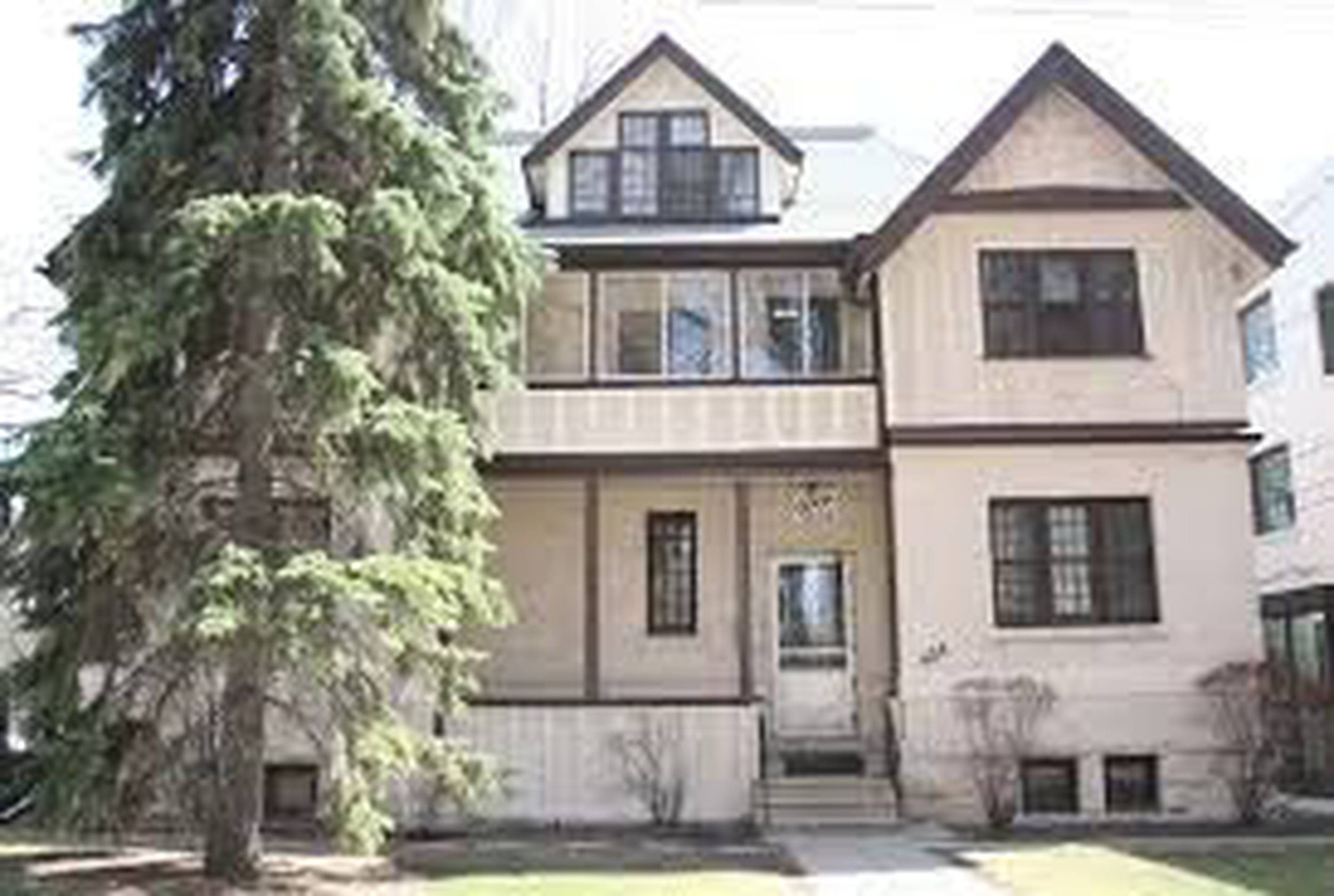 Chalet Apartments Apartment Building