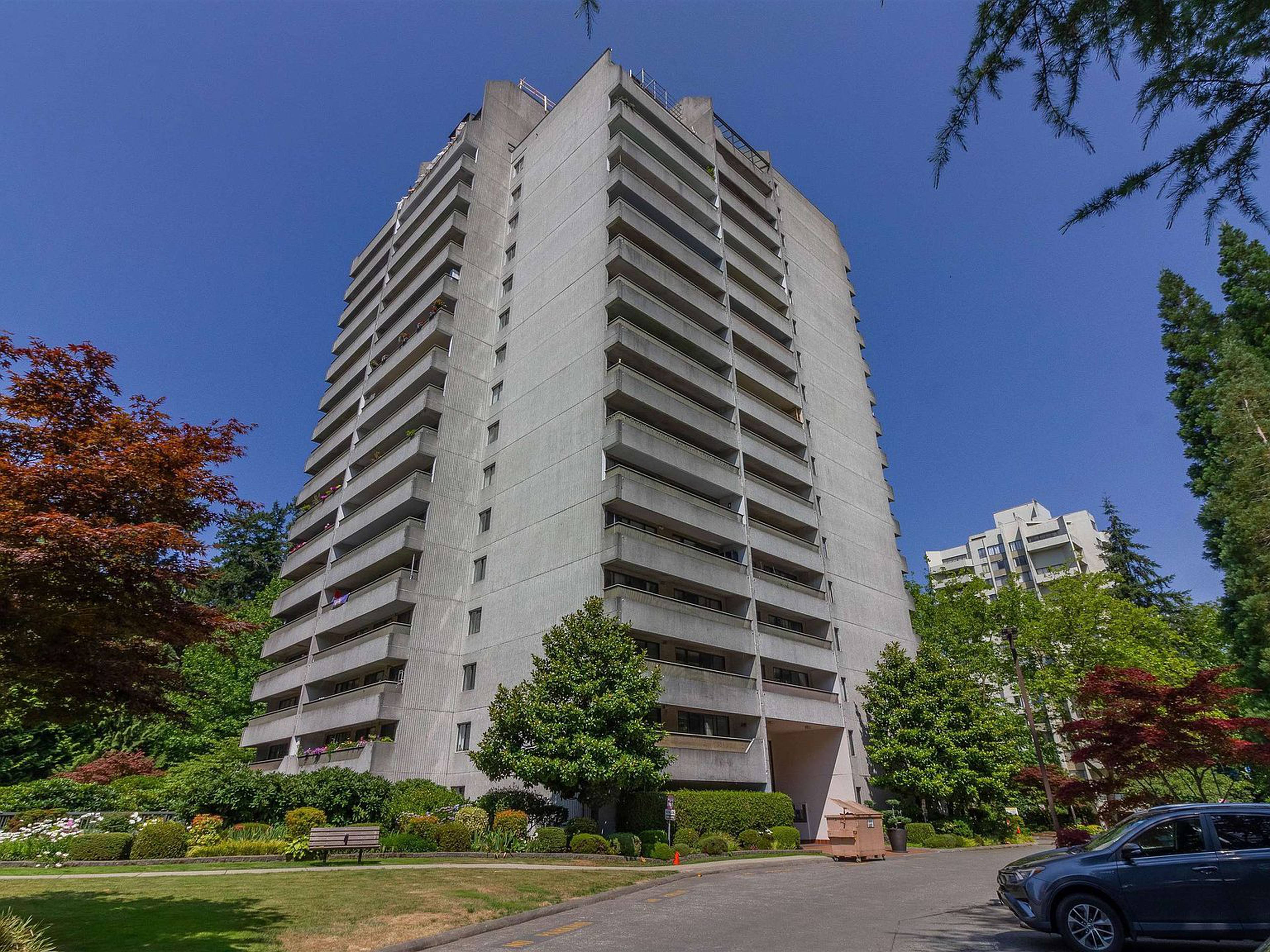 Park Avenue Towers Apartment Building