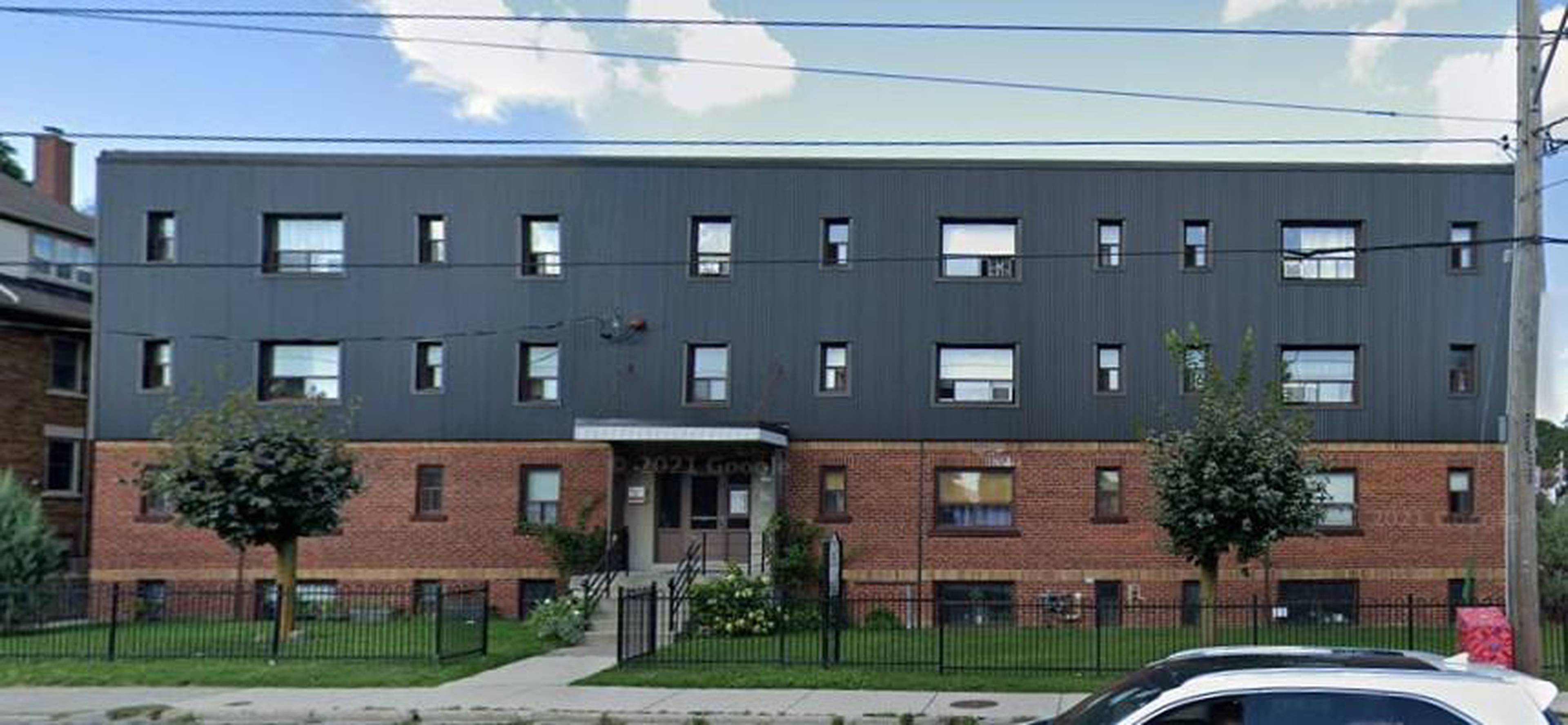 2532 Lake Shore Boulevard West Apartment Building