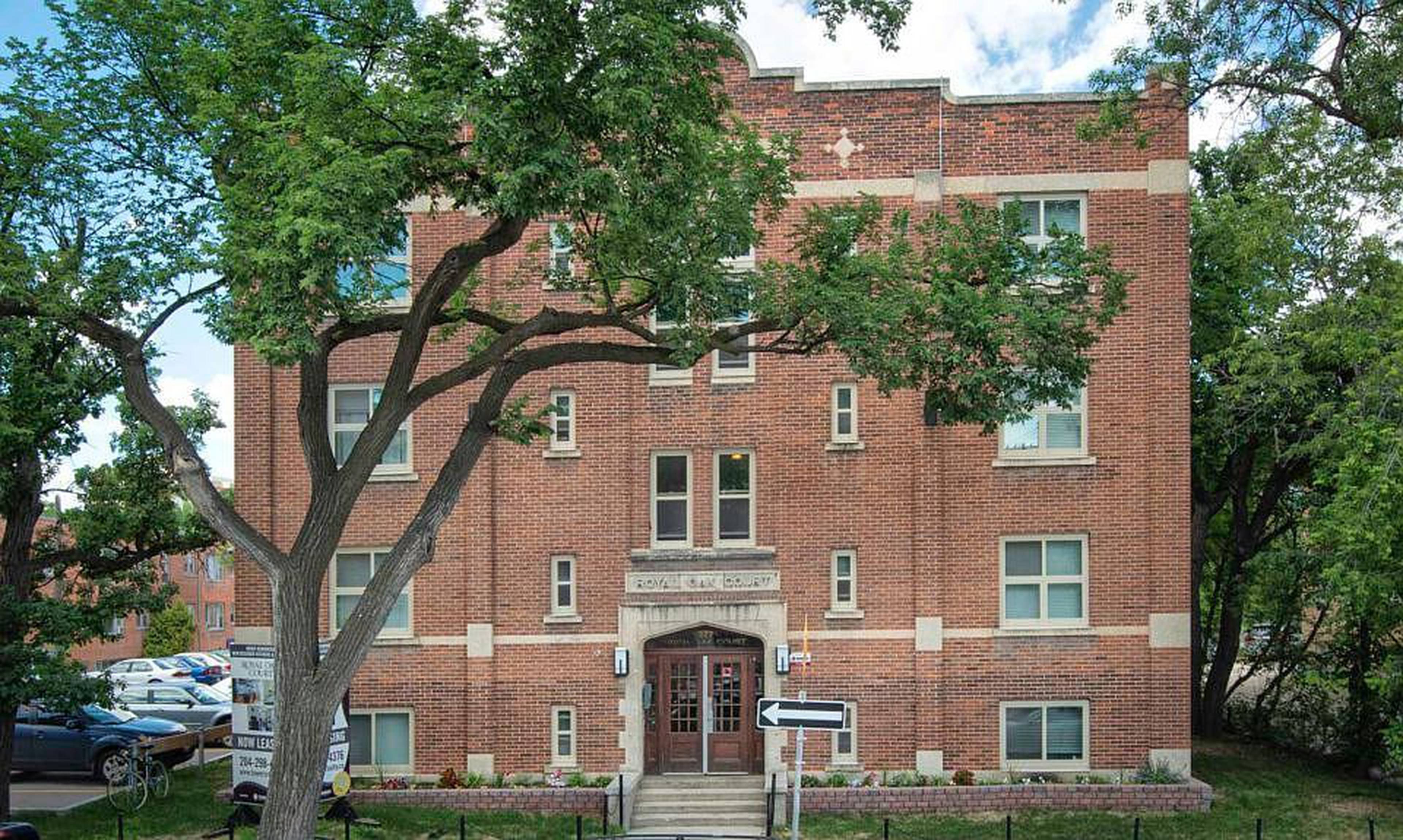 Royal Oak Court Apartment Building