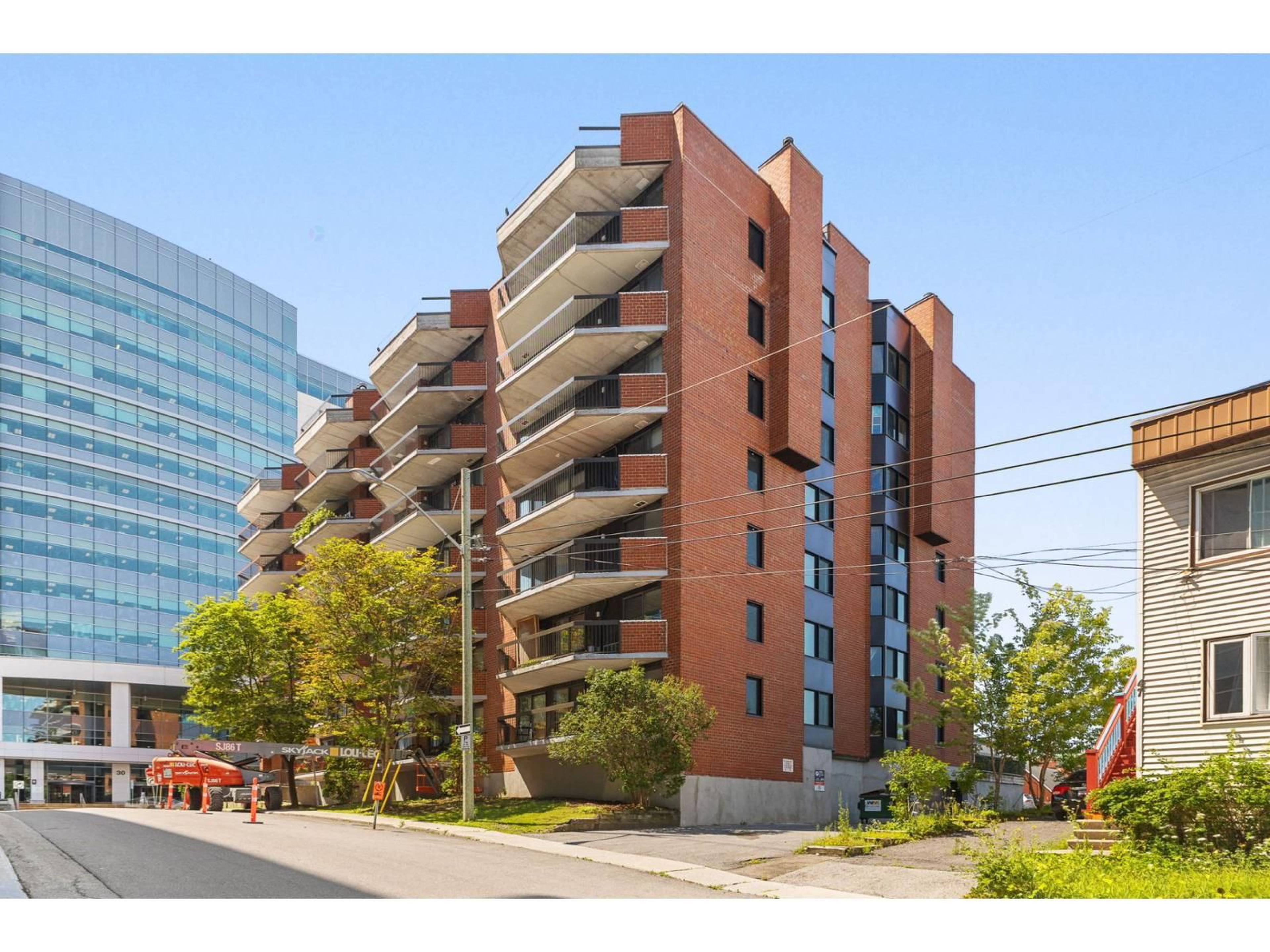 Rue Victoria Apartment Building