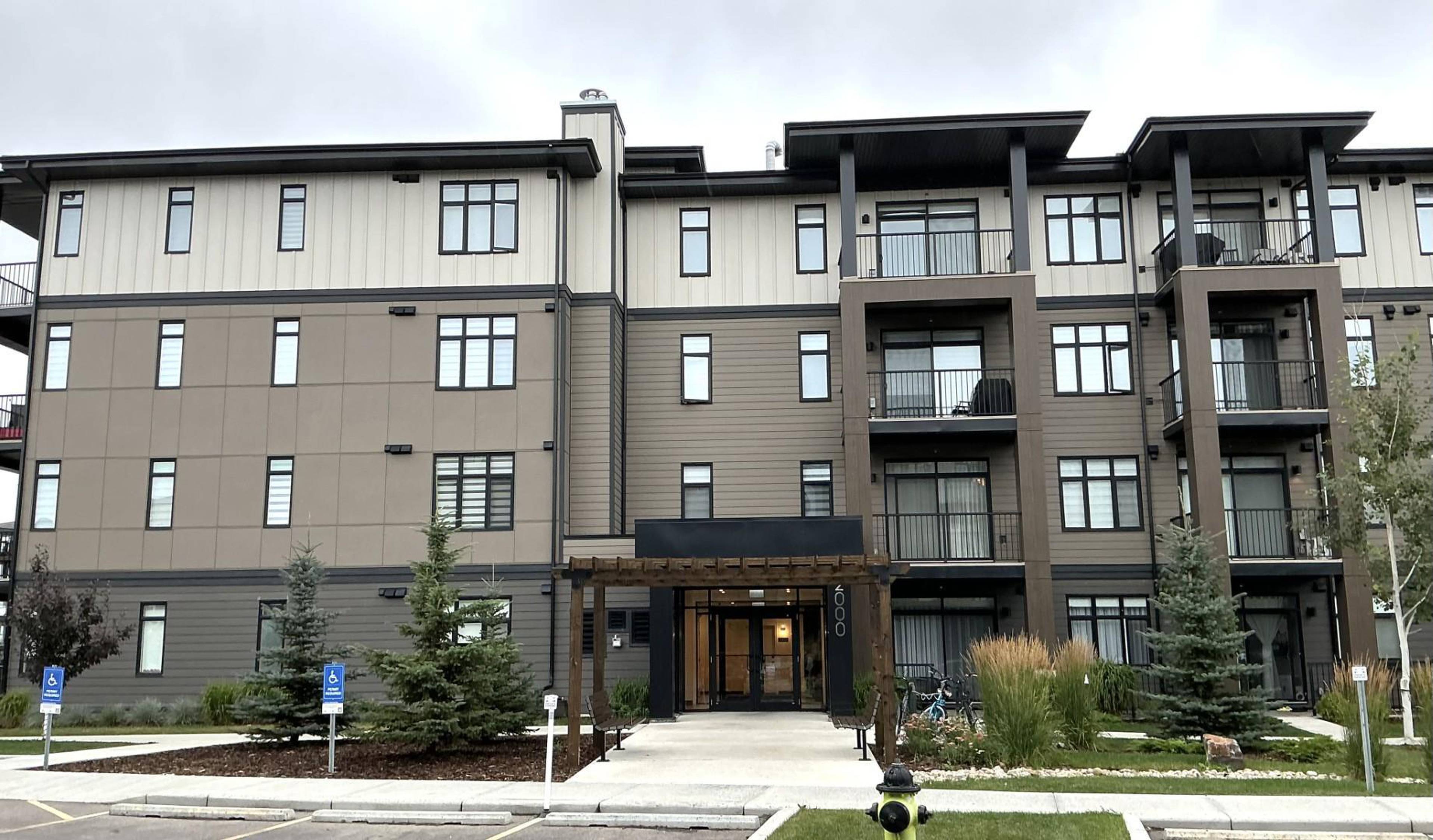 2309-200 Seton Cir Se Apartment Building