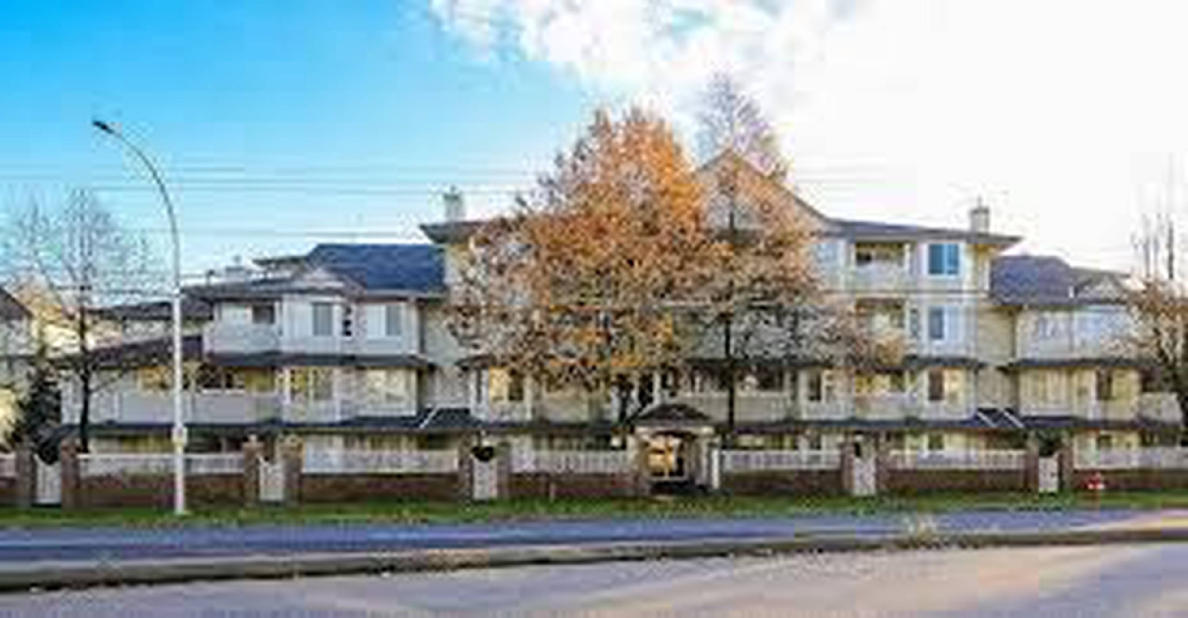 La Costa Green Apartment Building