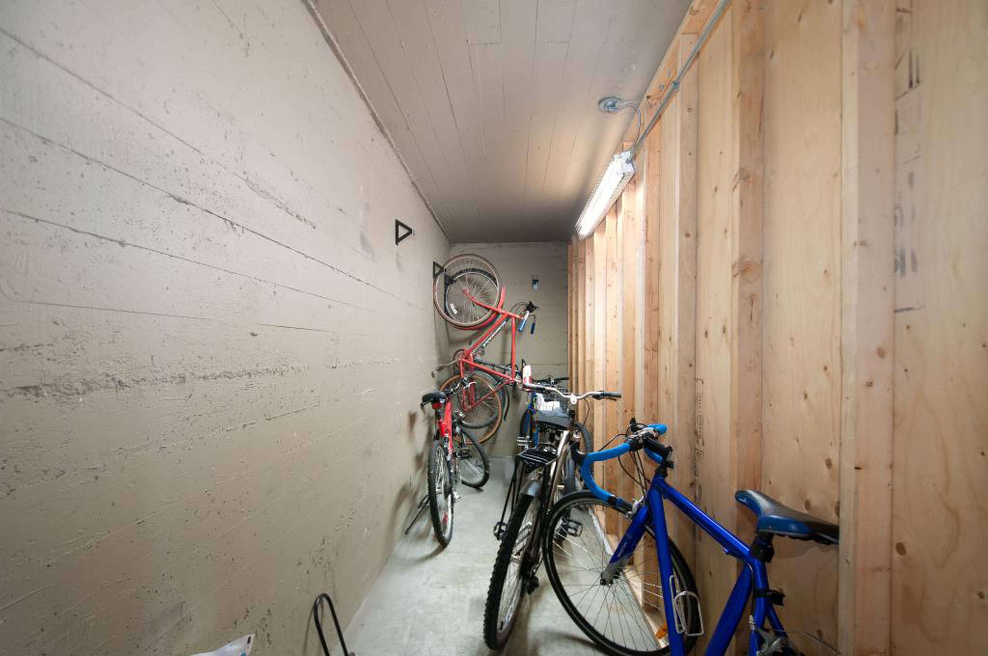 W 10th Apartments for Rent, 1338 West 10th Avenue, Vancouver, BC - 3