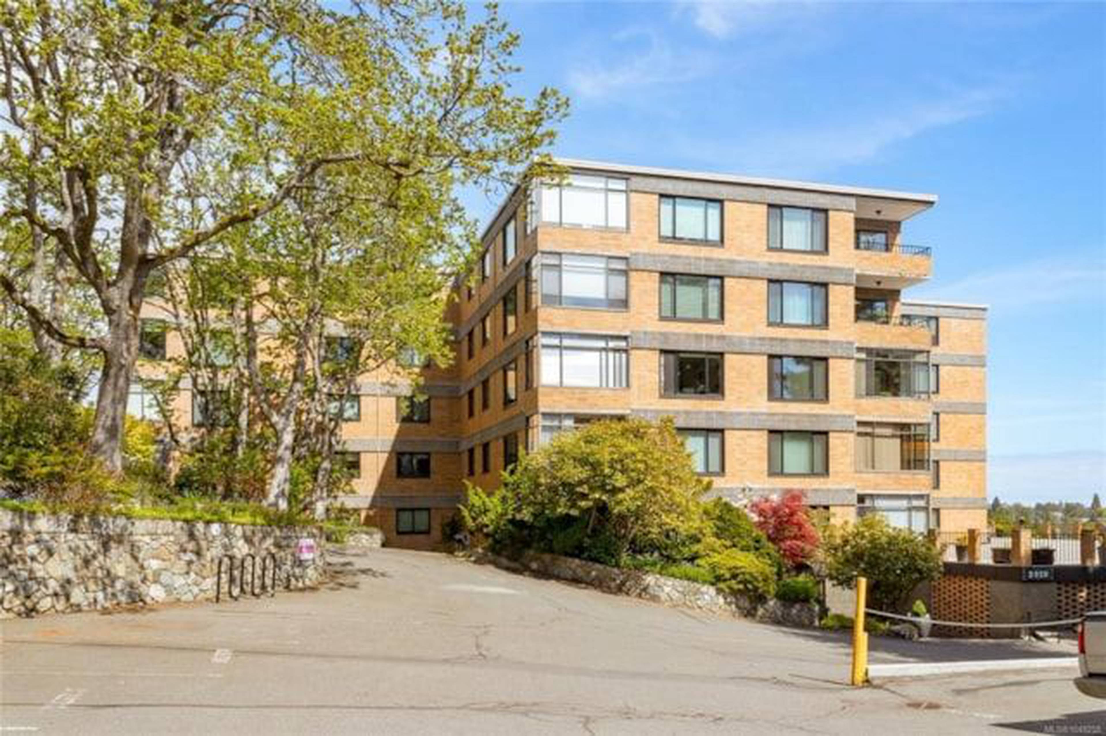 Spencer Castle Apartment Building