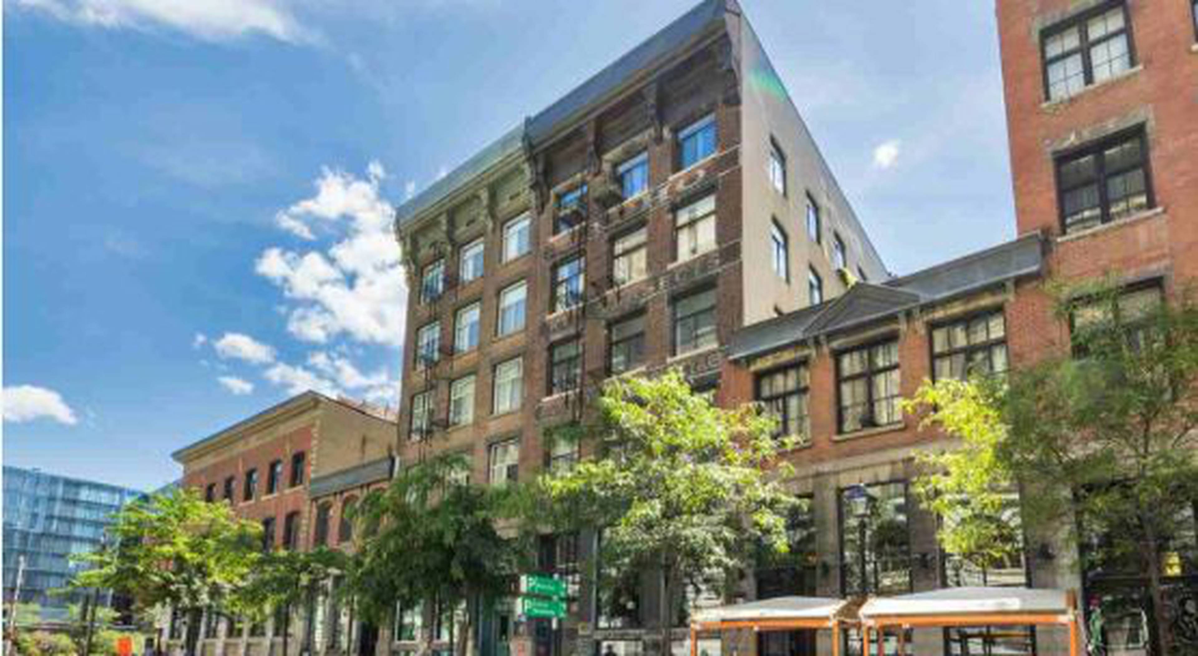 Rue McGill Apartment Building