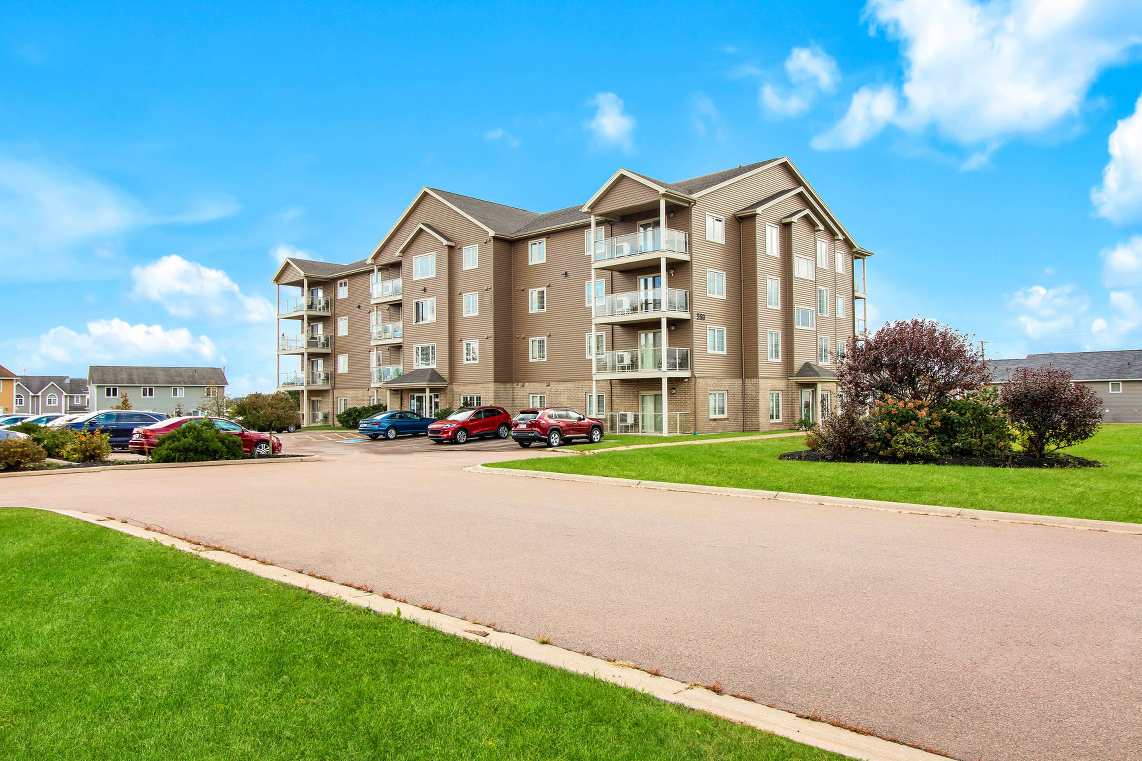 Ryan Oaks Estates Phase 1 - First Month Rent Free! Apartment Building
