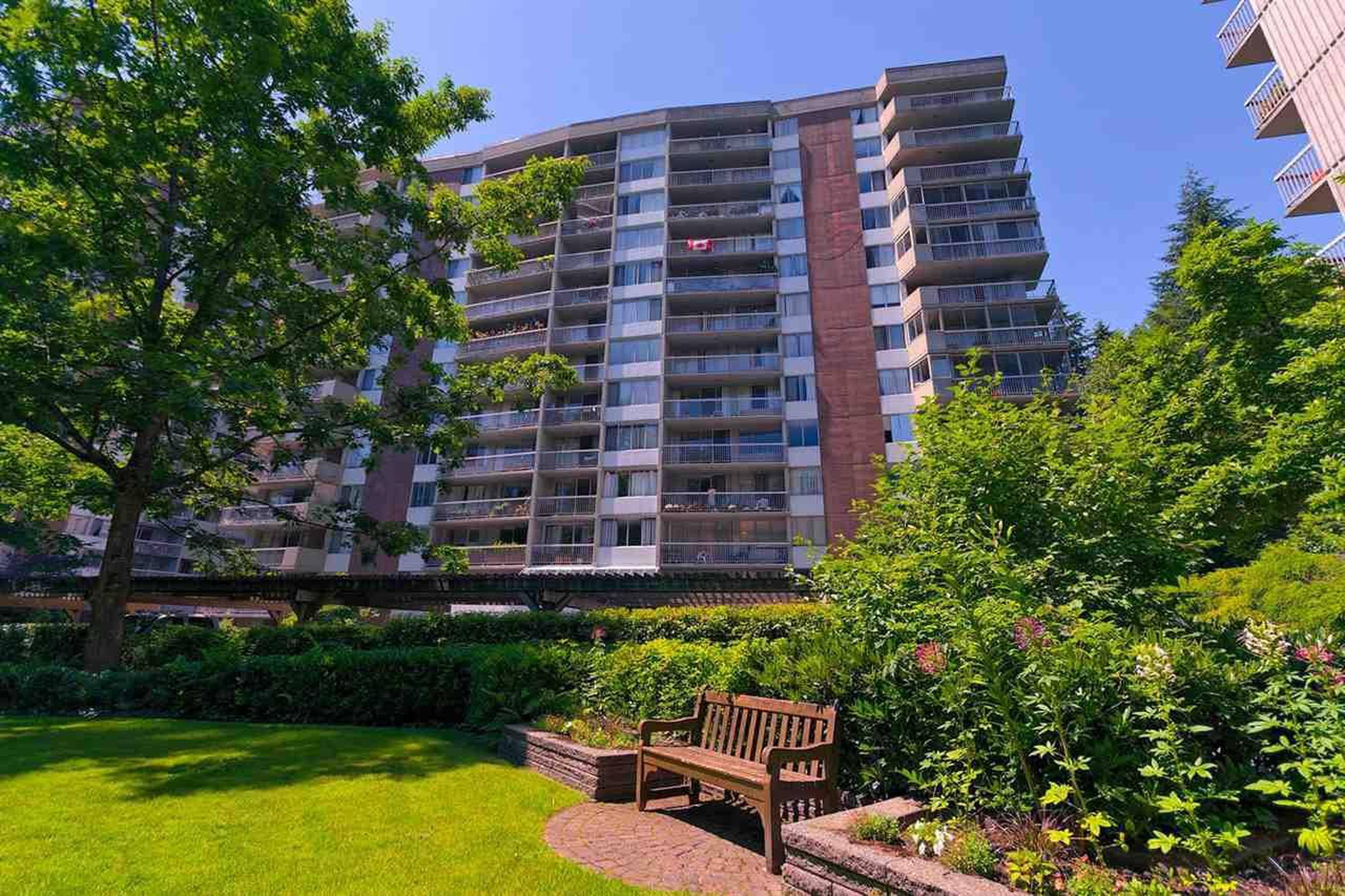 Woodcroft North Vancouver, BC 2020 Fullerton Ave liv.rent