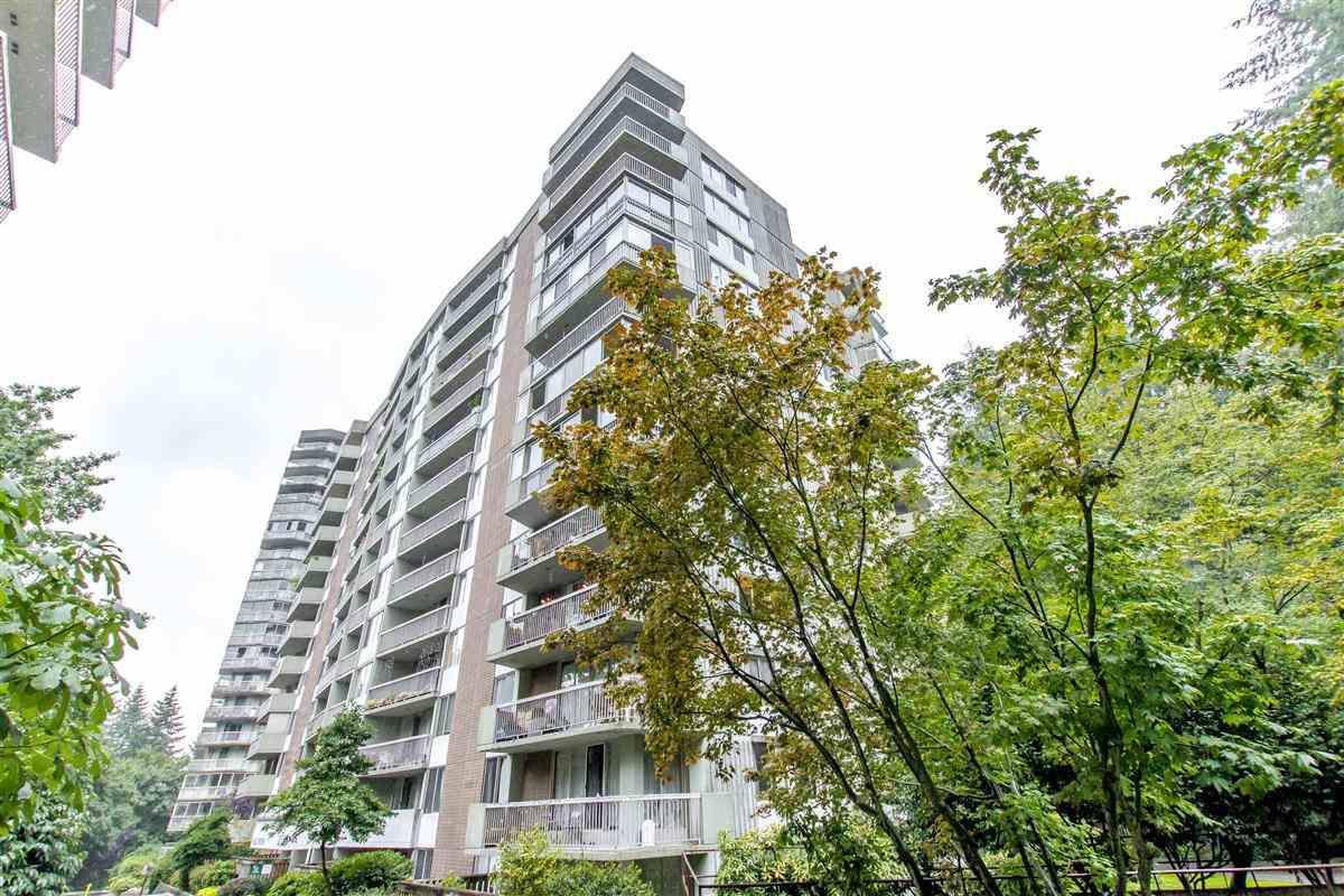 Woodcroft North Vancouver, BC 2020 Fullerton Ave liv.rent