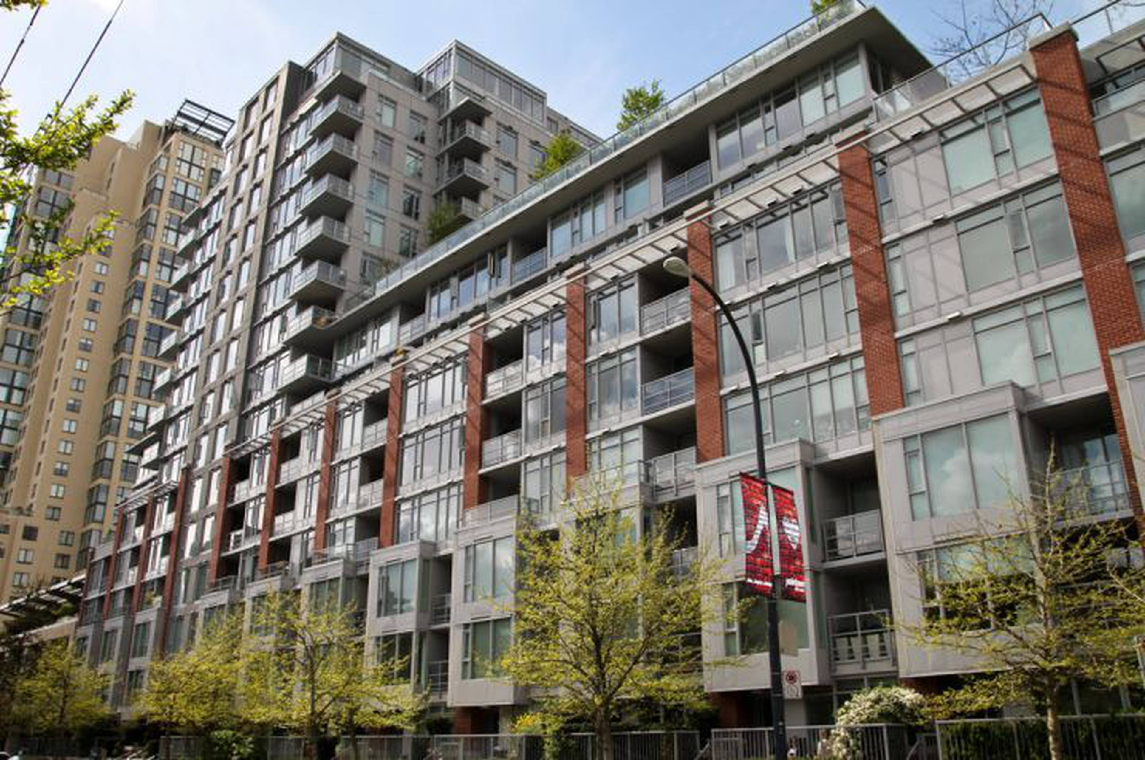 H&H Townhomes 1137 Homer St Apartments for Rent Vancouver liv.rent