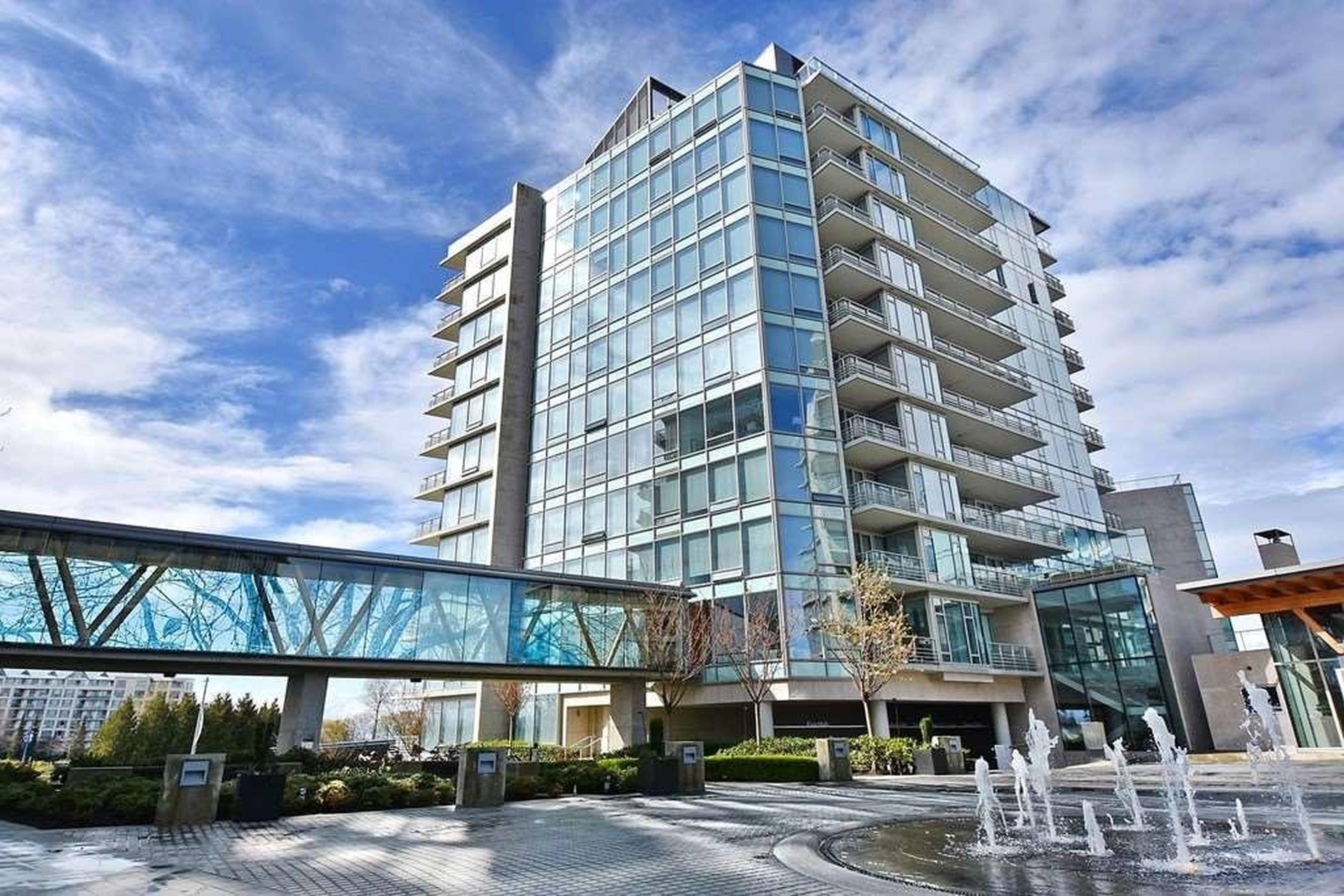 River Green Apartment Building