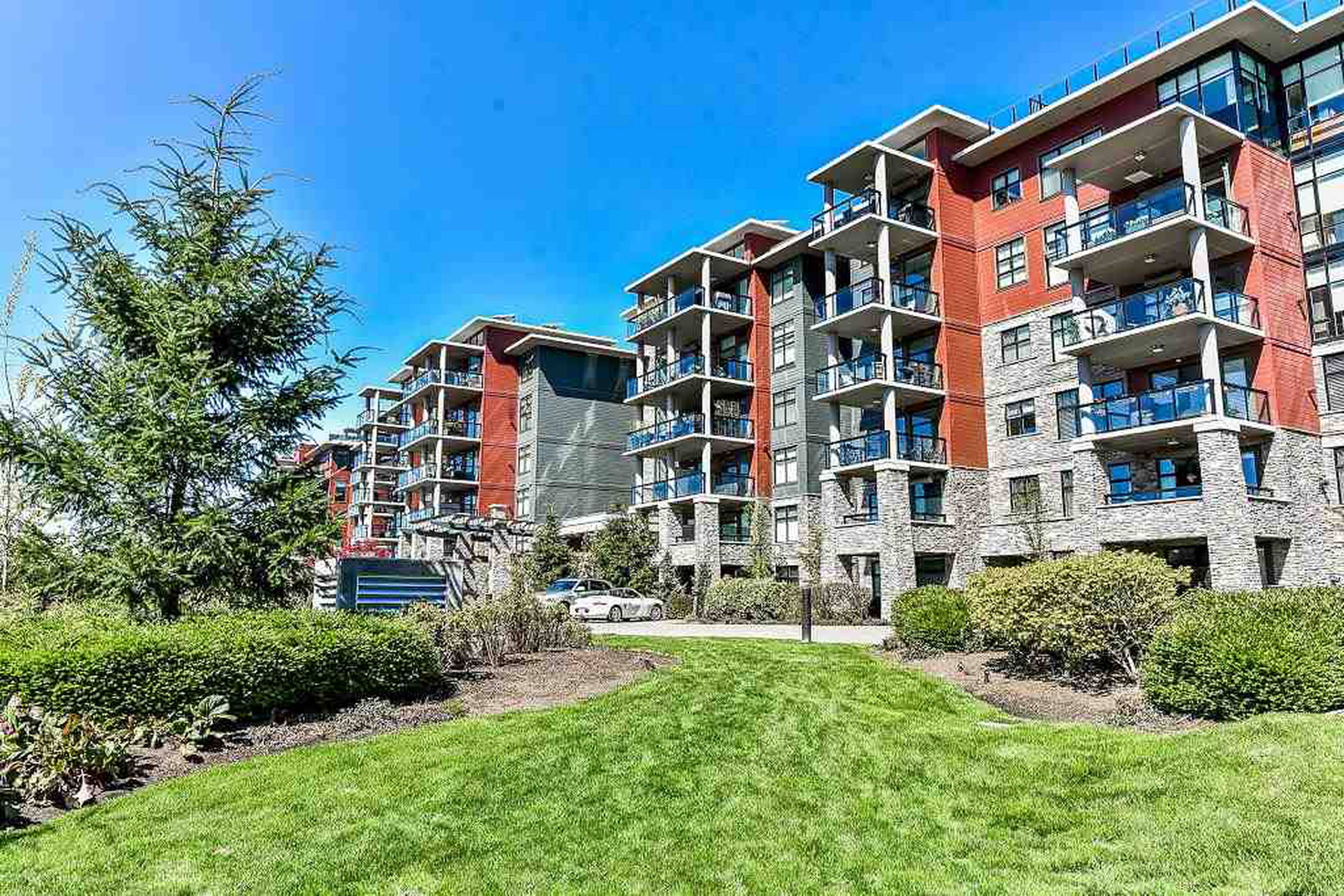 Tsawwassen Springs Delta, BC 5055 Springs Blvd liv.rent