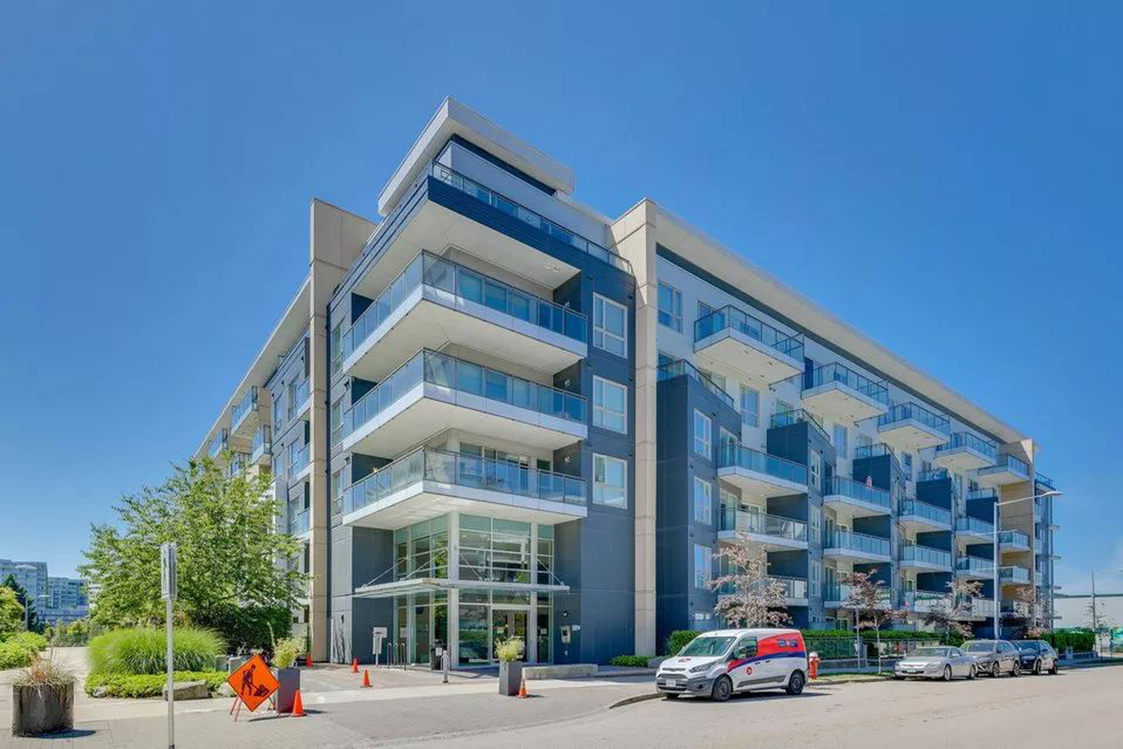 Riva 2 Apartment Building