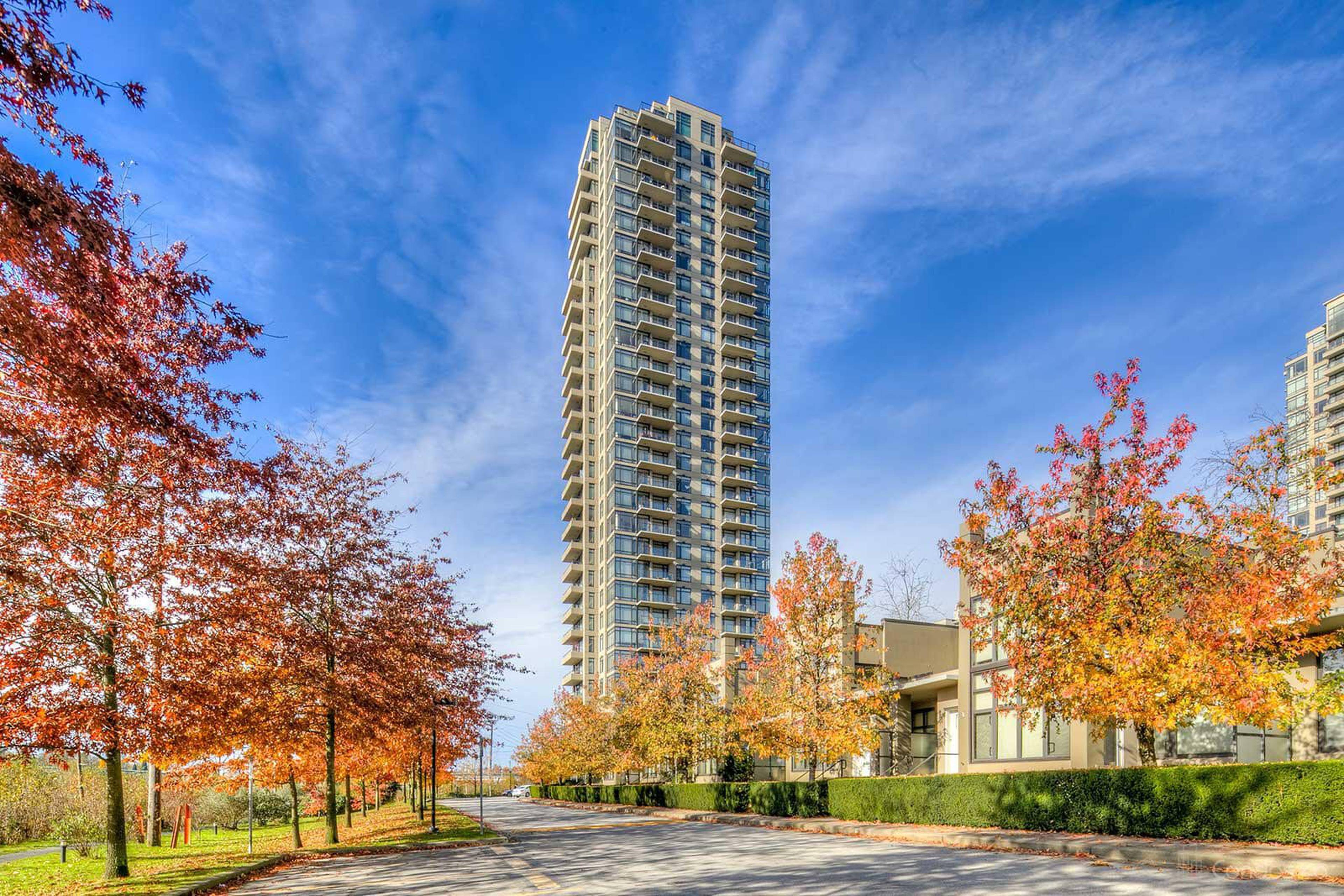 trophy-at-the-pier-north-vancouver-bc-199-victory-ship-way-liv-rent