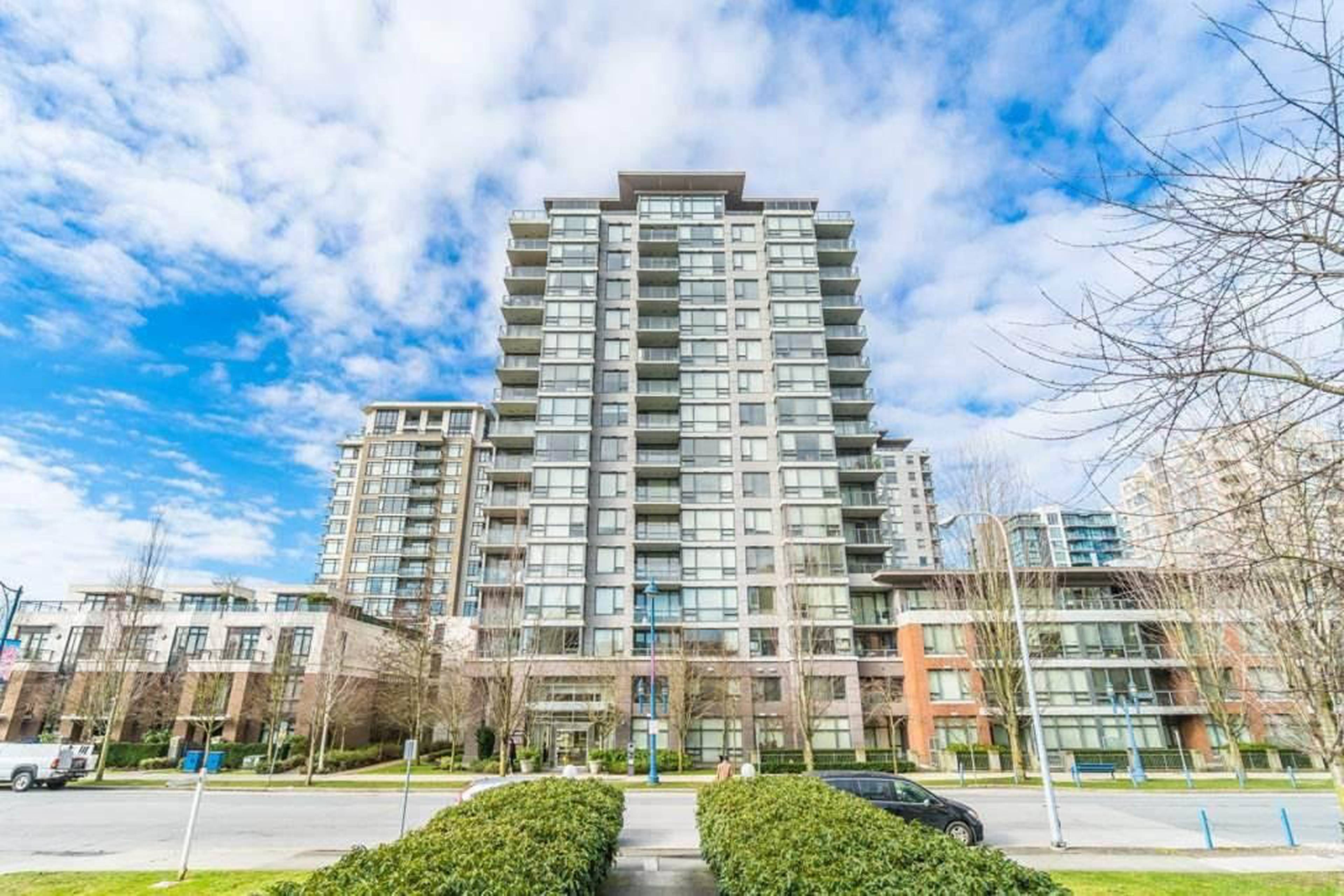 Perla Apartment Building