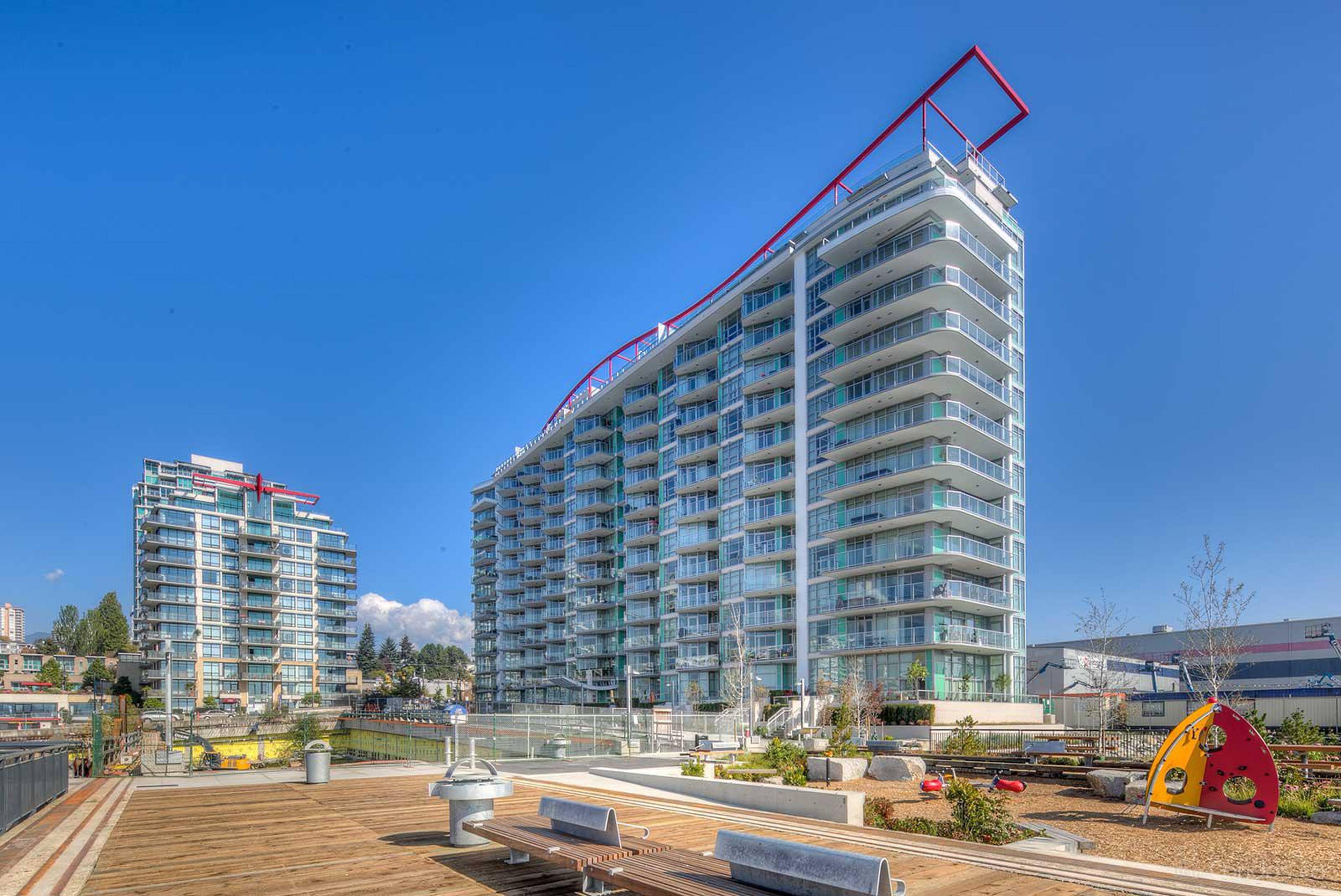 trophy-at-the-pier-north-vancouver-bc-199-victory-ship-way-liv-rent