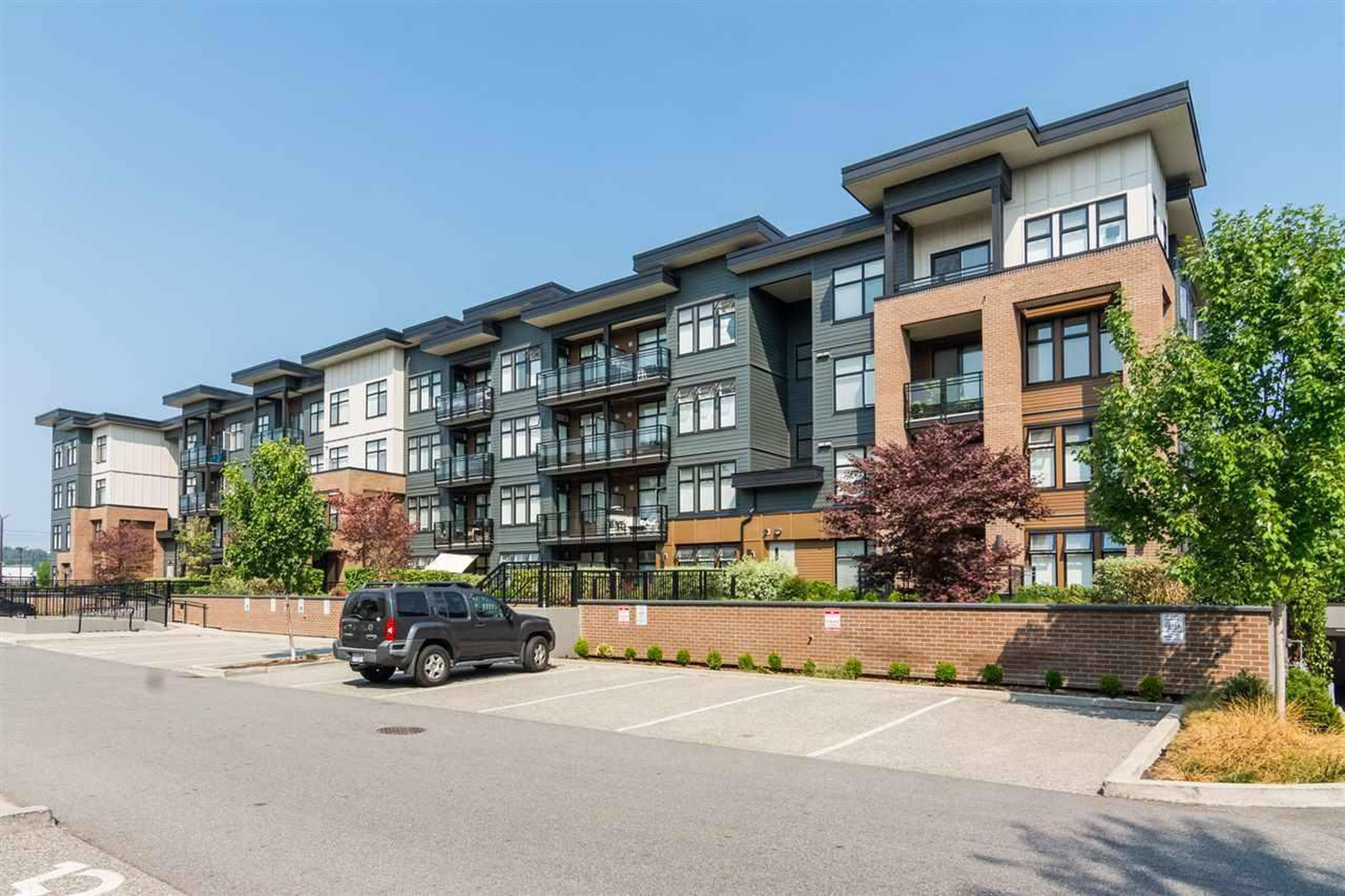 Varsity Apartments for Rent, 20078 Fraser Hwy, Langley, BC - 2