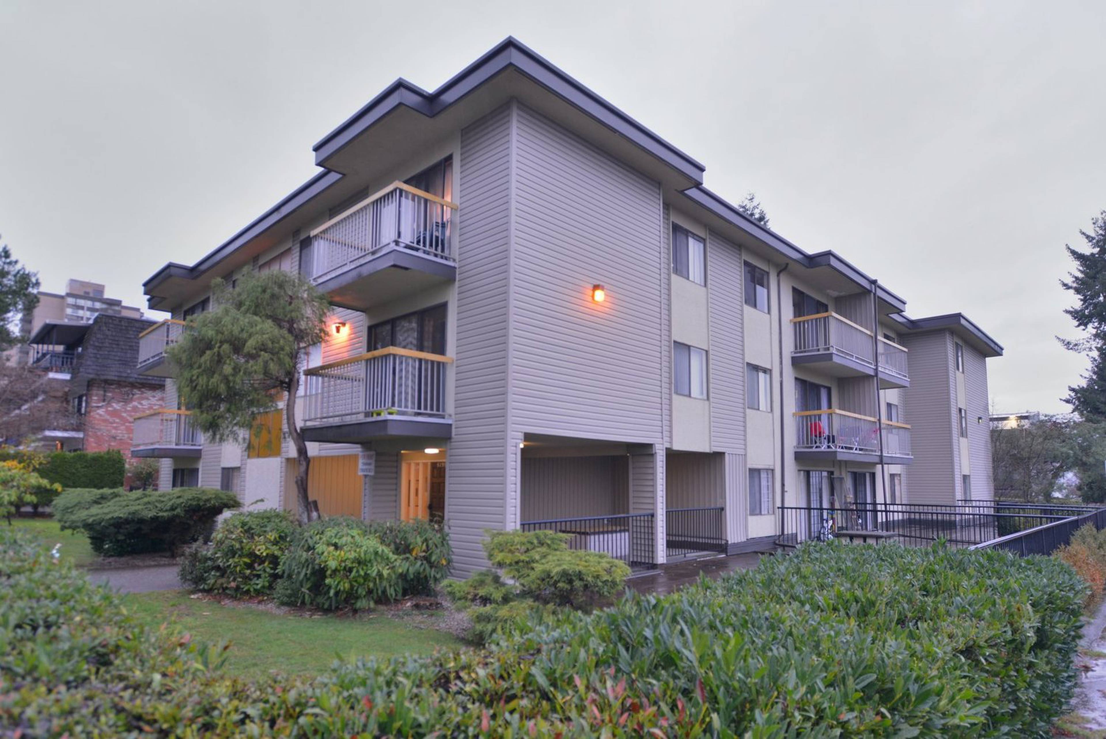 Crown Apartments 5135 Newton St Apartments for Rent Burnaby liv.rent