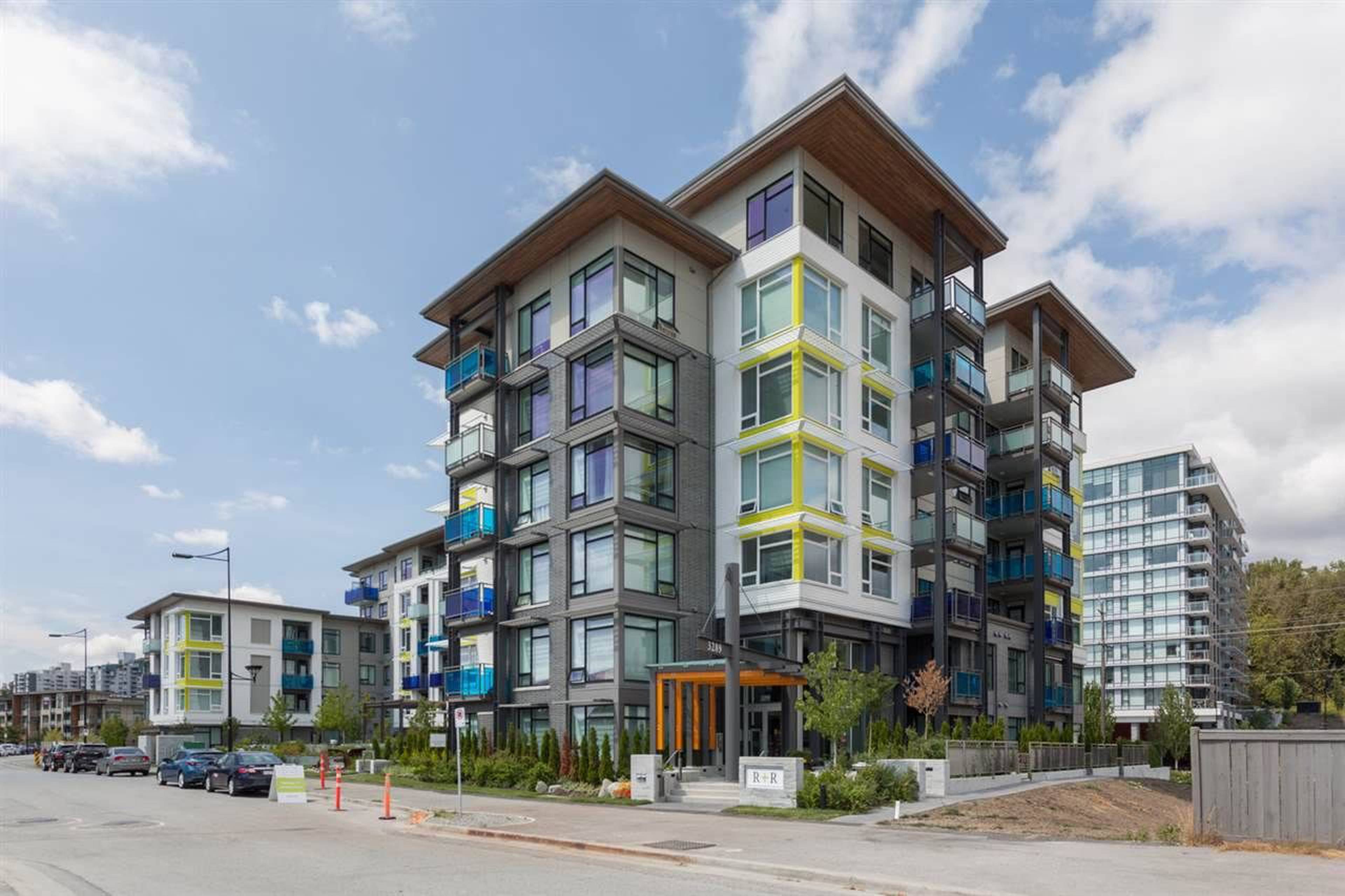 R + R Apartment Building