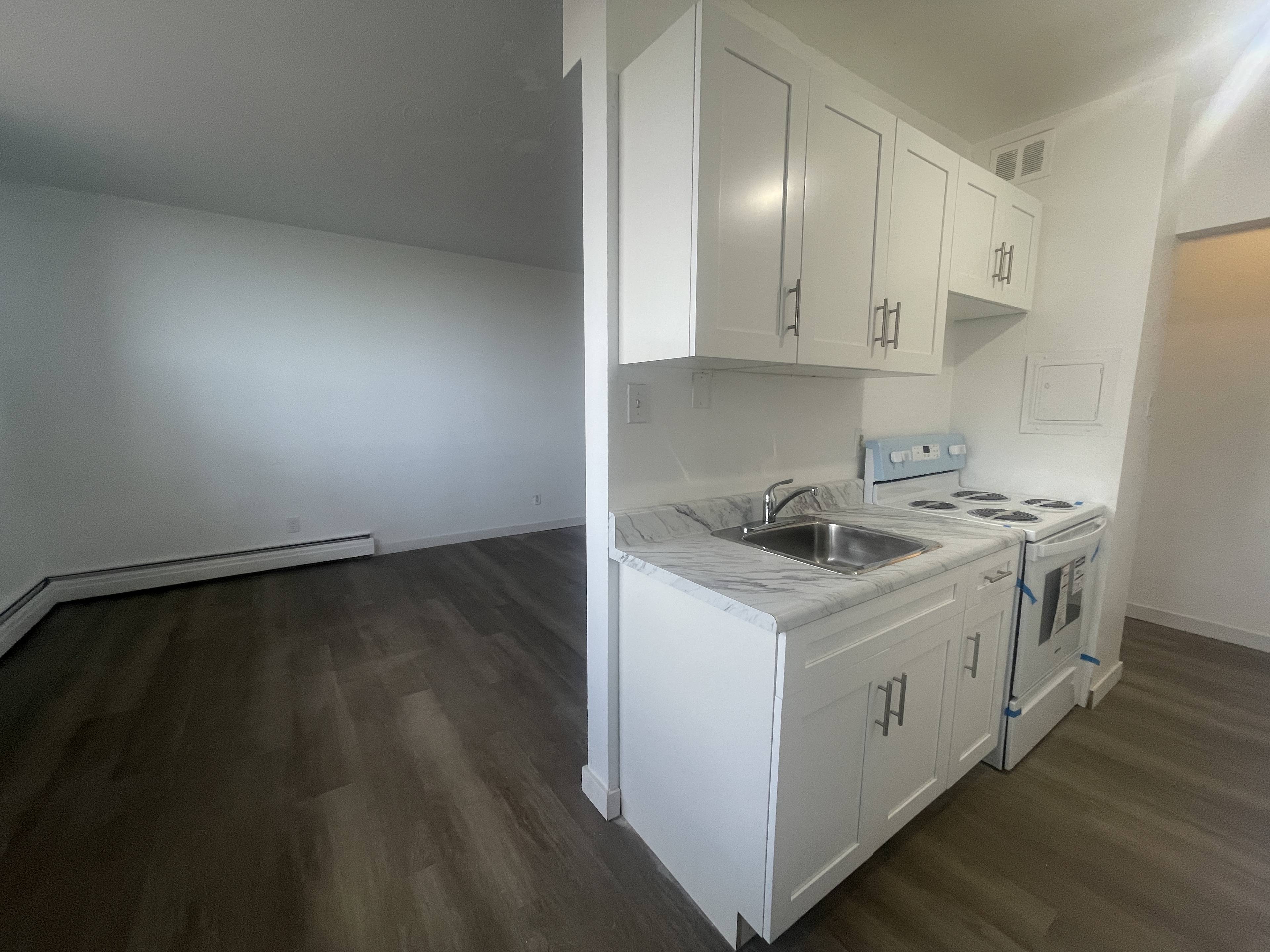 837 Queenston Road