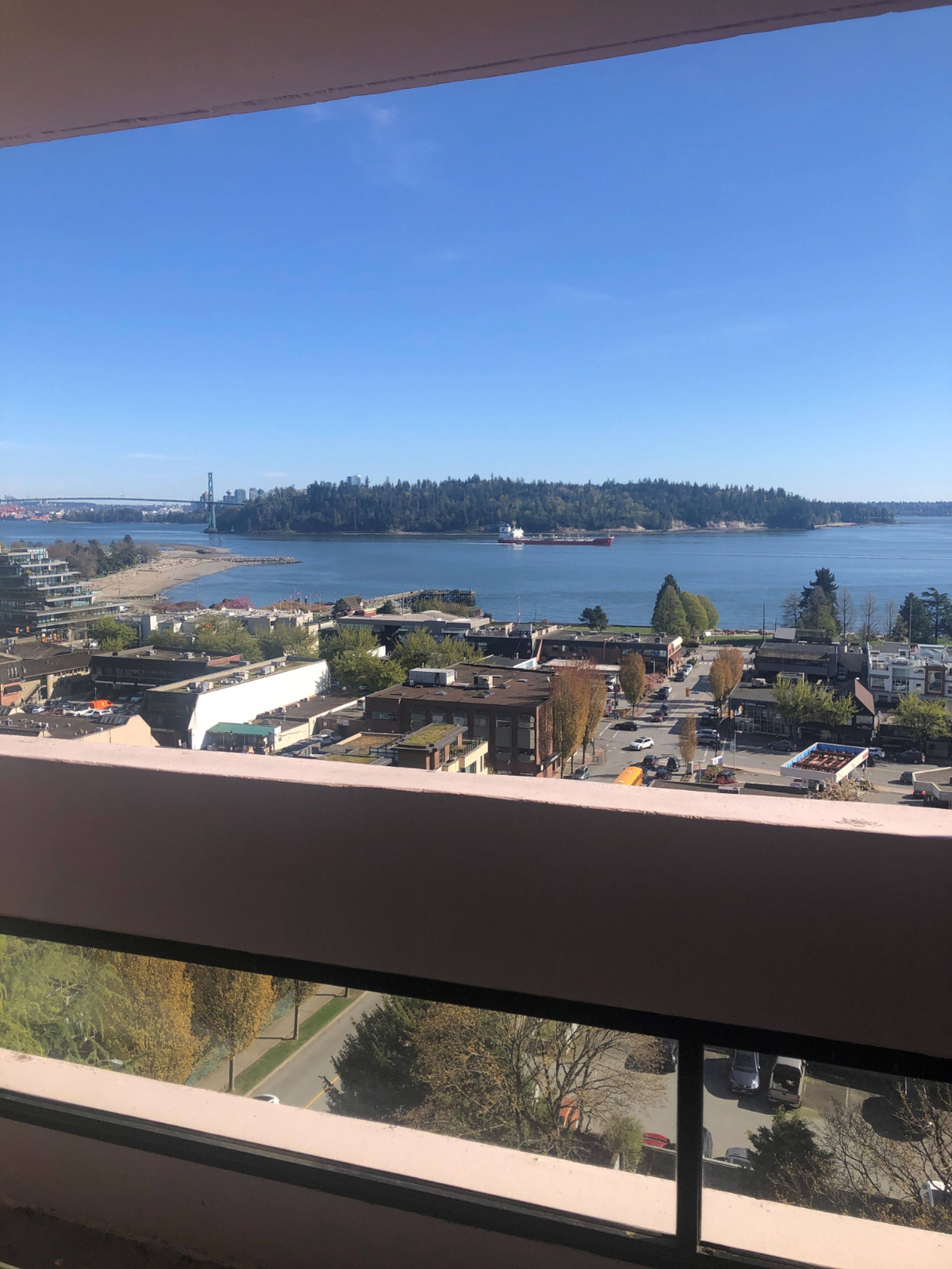 1552 Esquimalt Ave