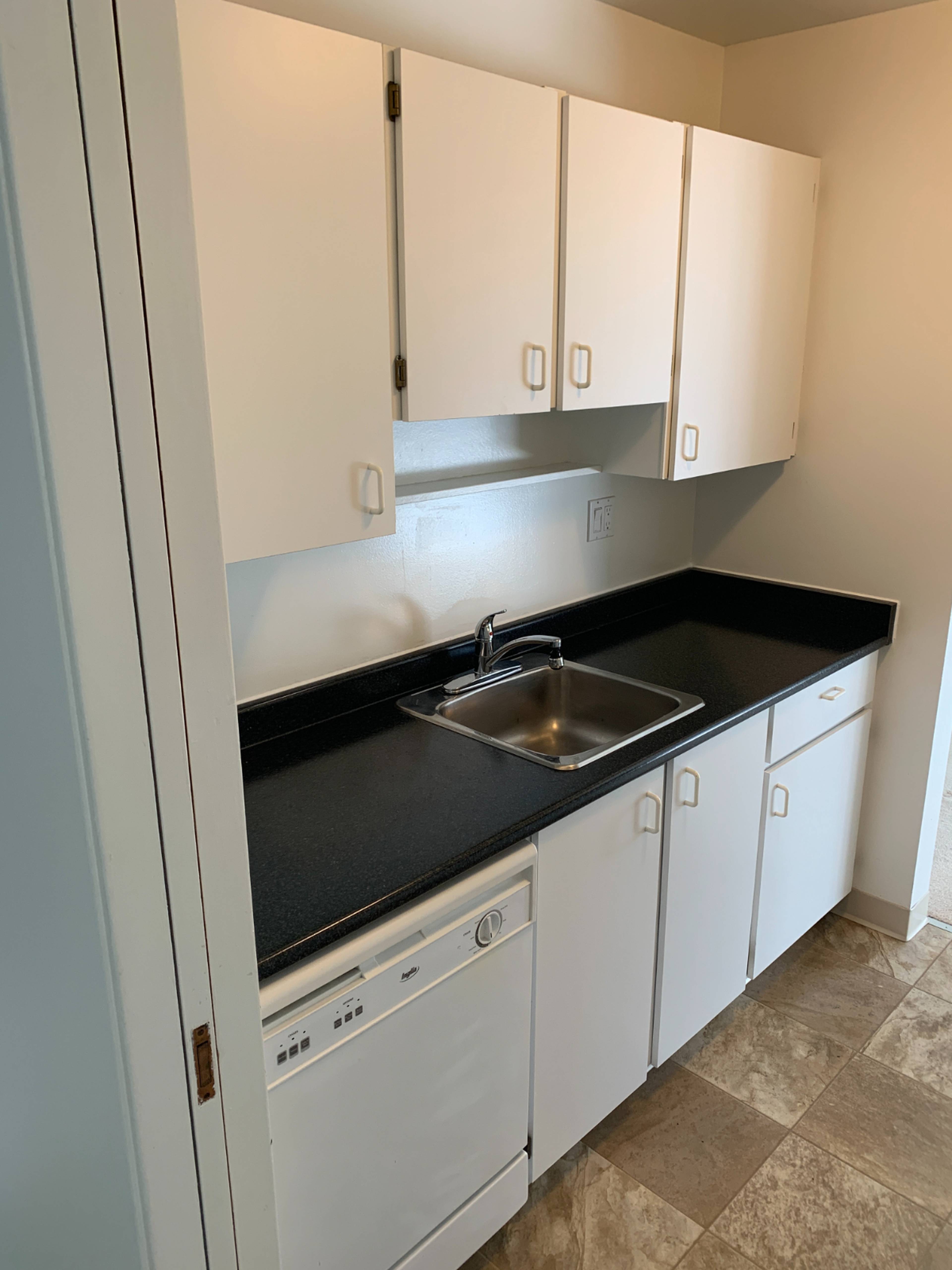 7165 Ash Cres 3