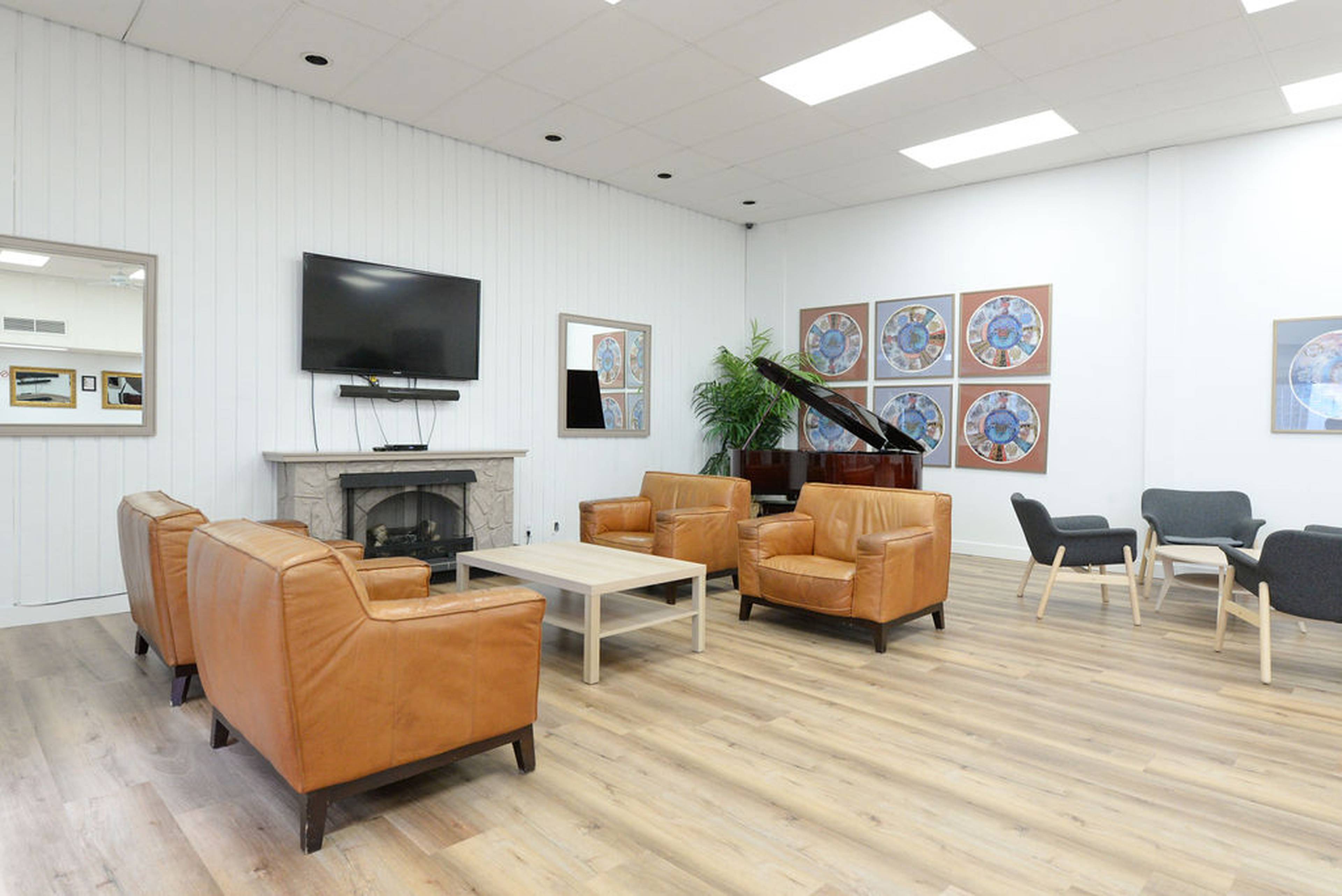 7165 Ash Cres 13