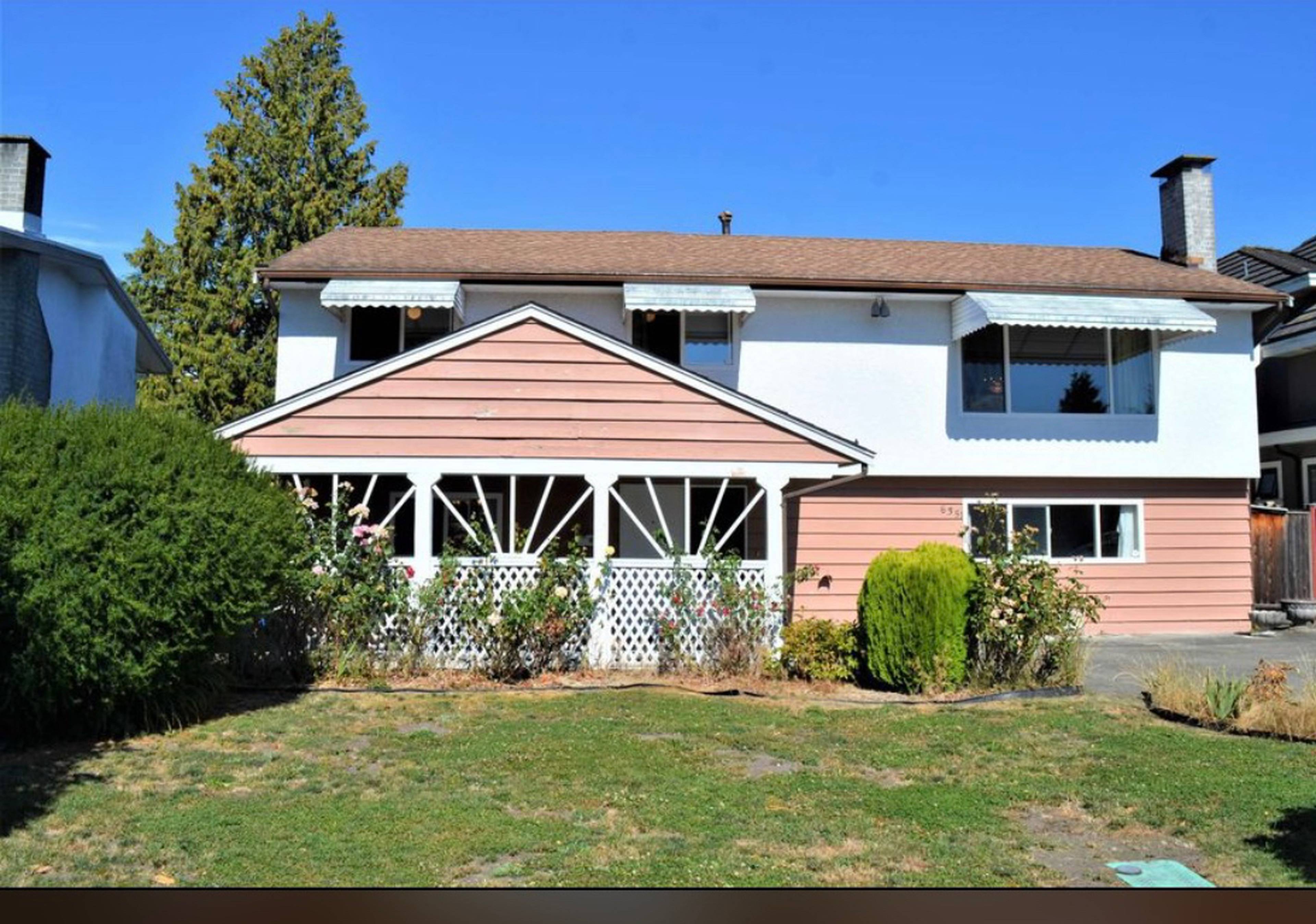 6351 Nadine Cres