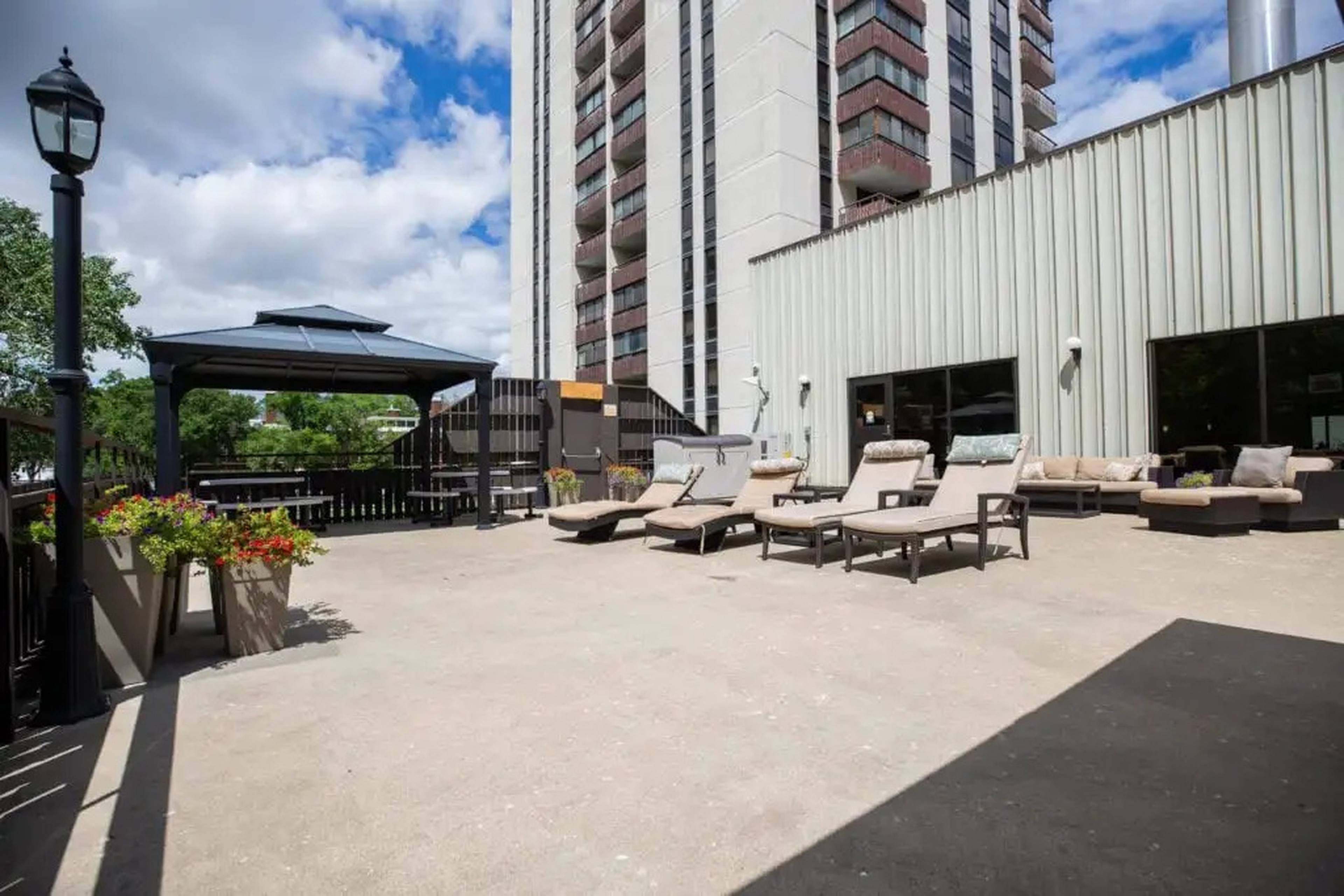 55 Nassau St N 8