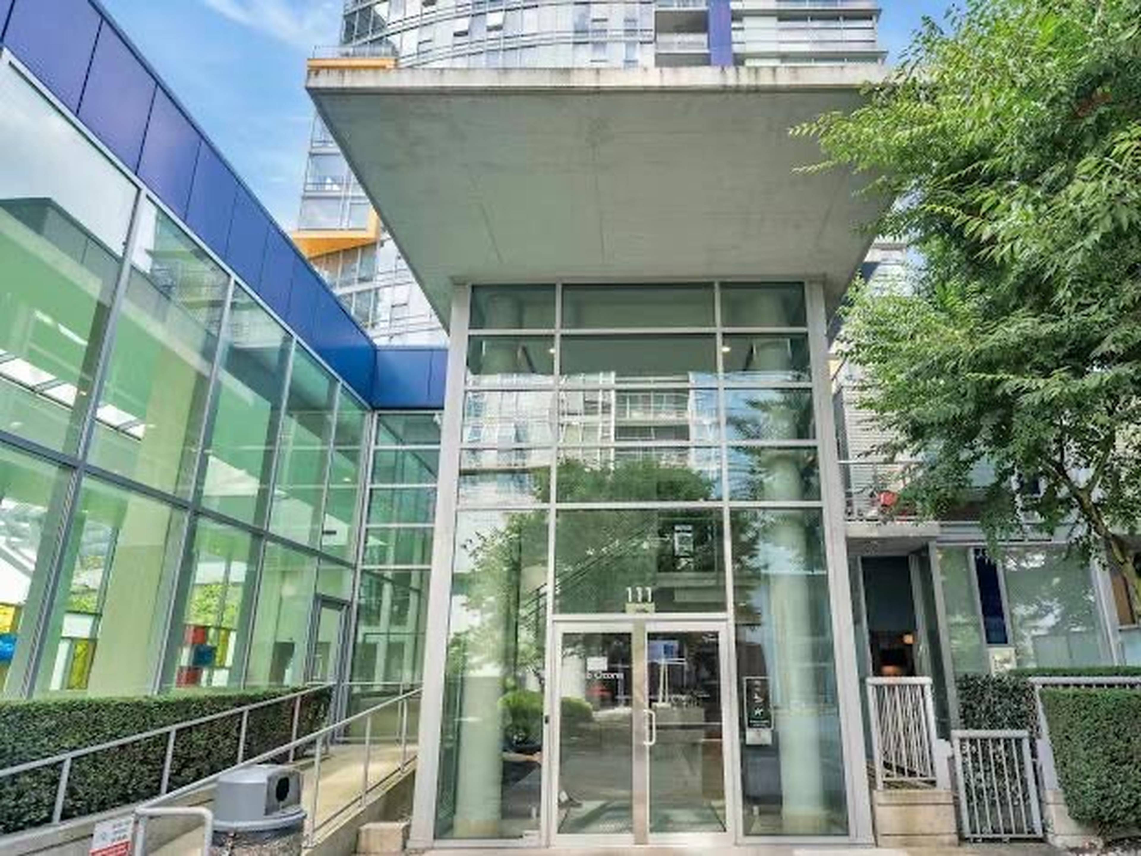 111 W Georgia St 1