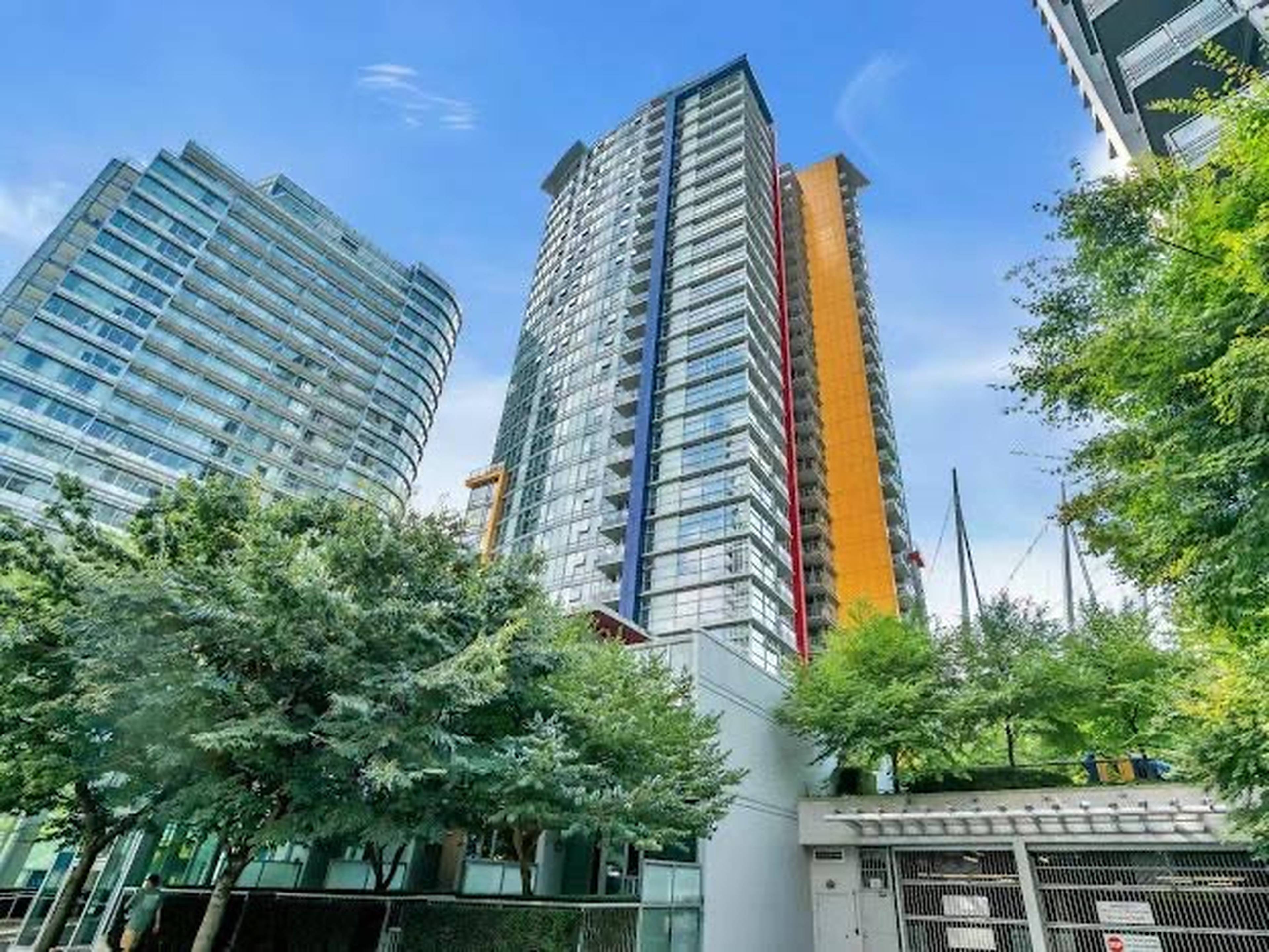 111 W Georgia St 3