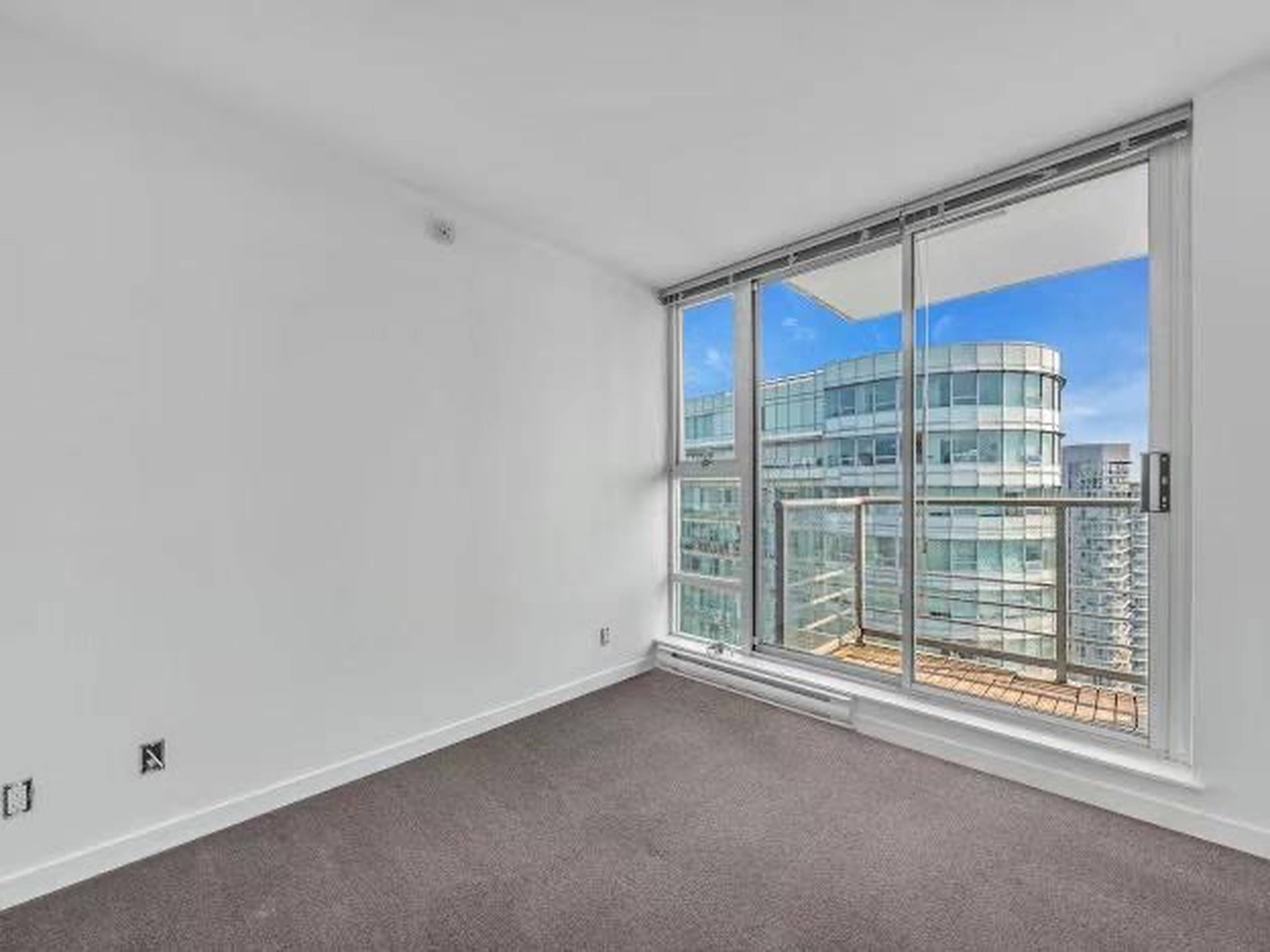 111 W Georgia St 5