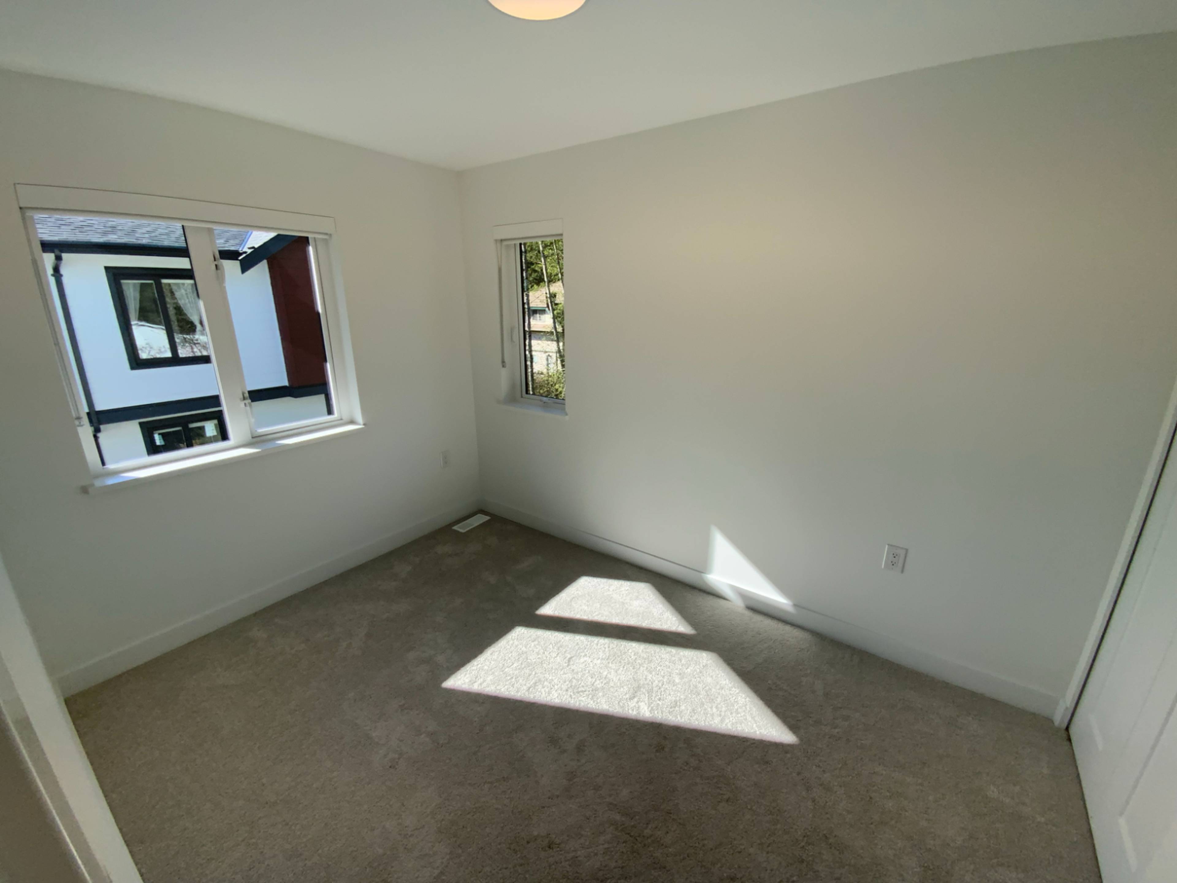 10527 155 St 4