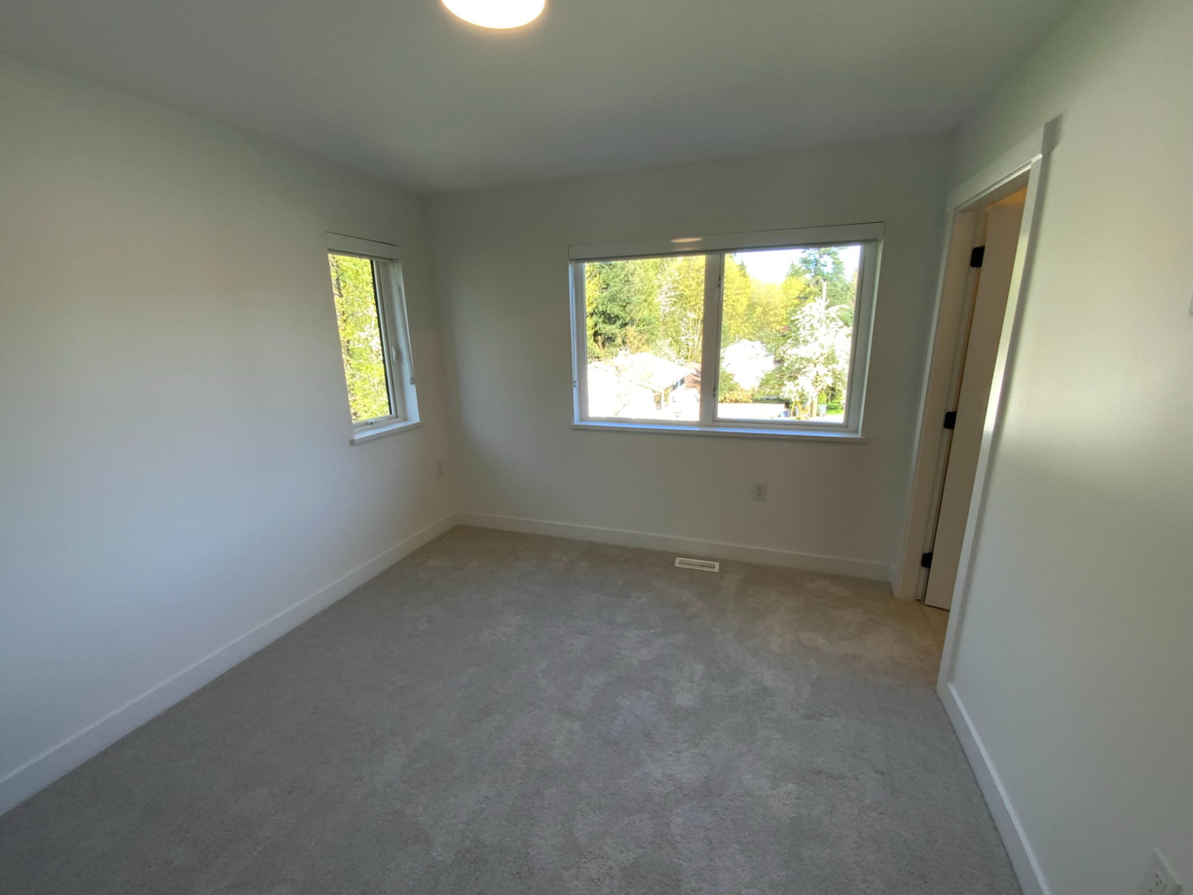 10527 155 St 6