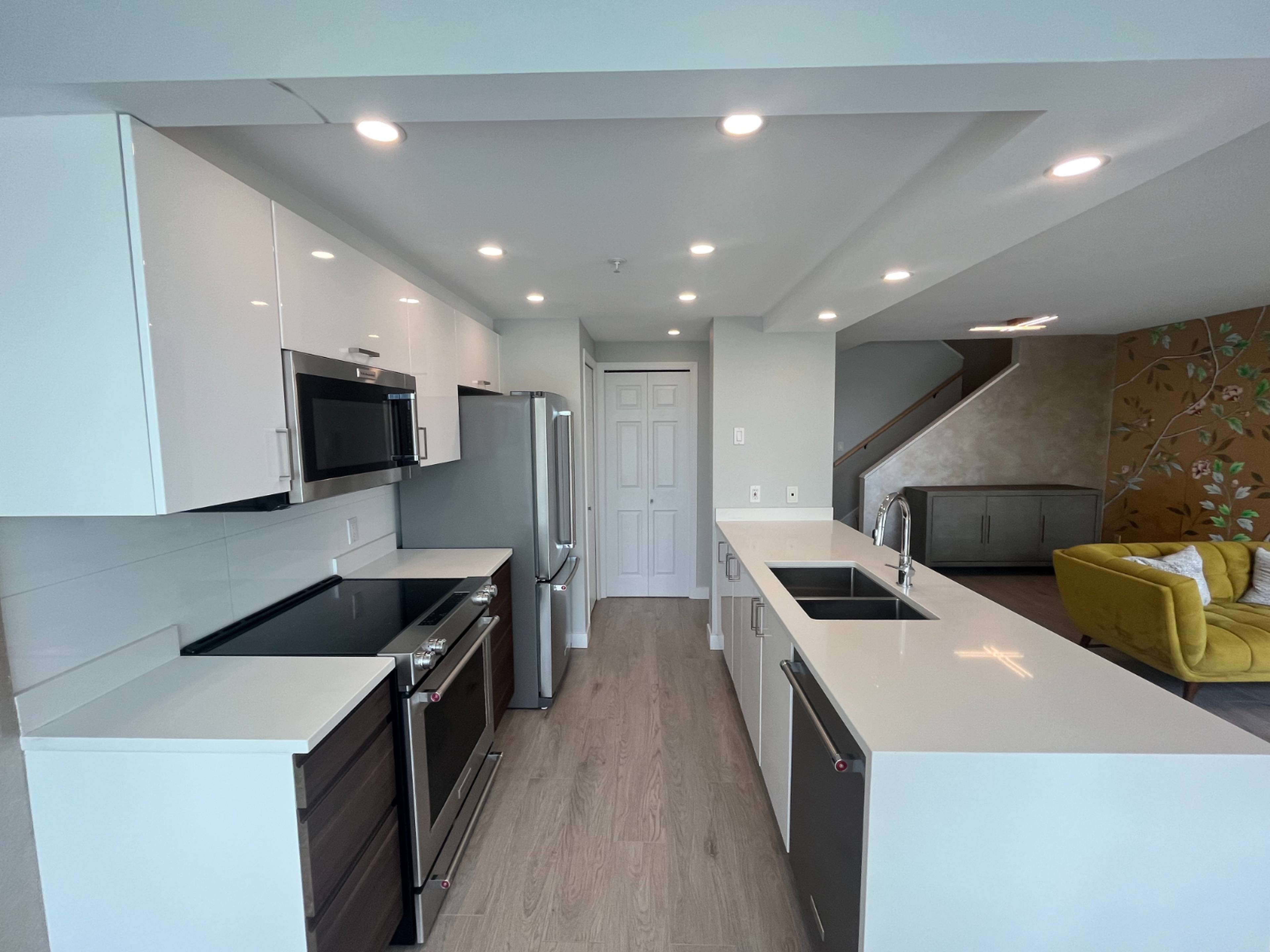 1228 Marinaside Cres 6
