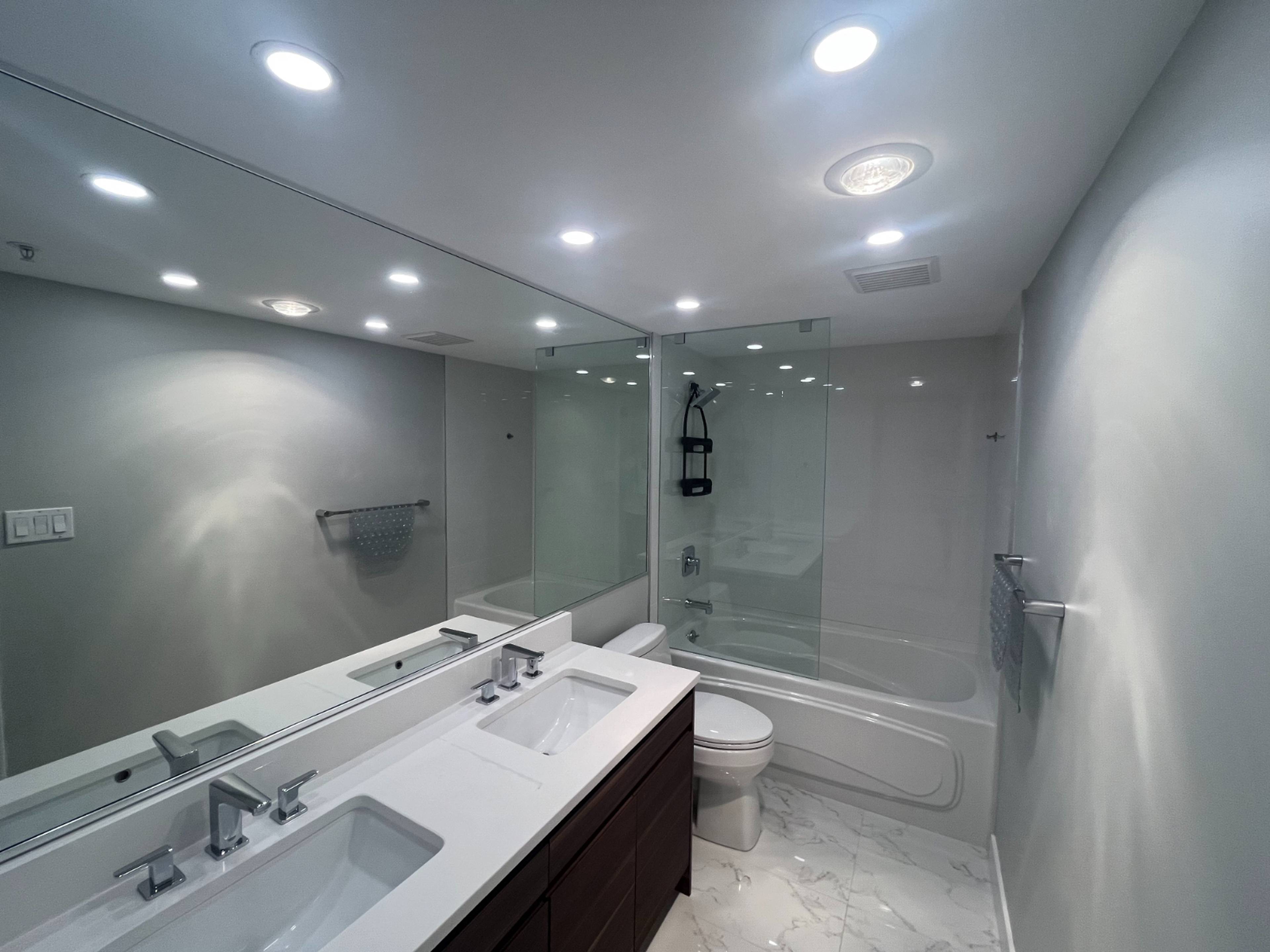 1228 Marinaside Cres 10