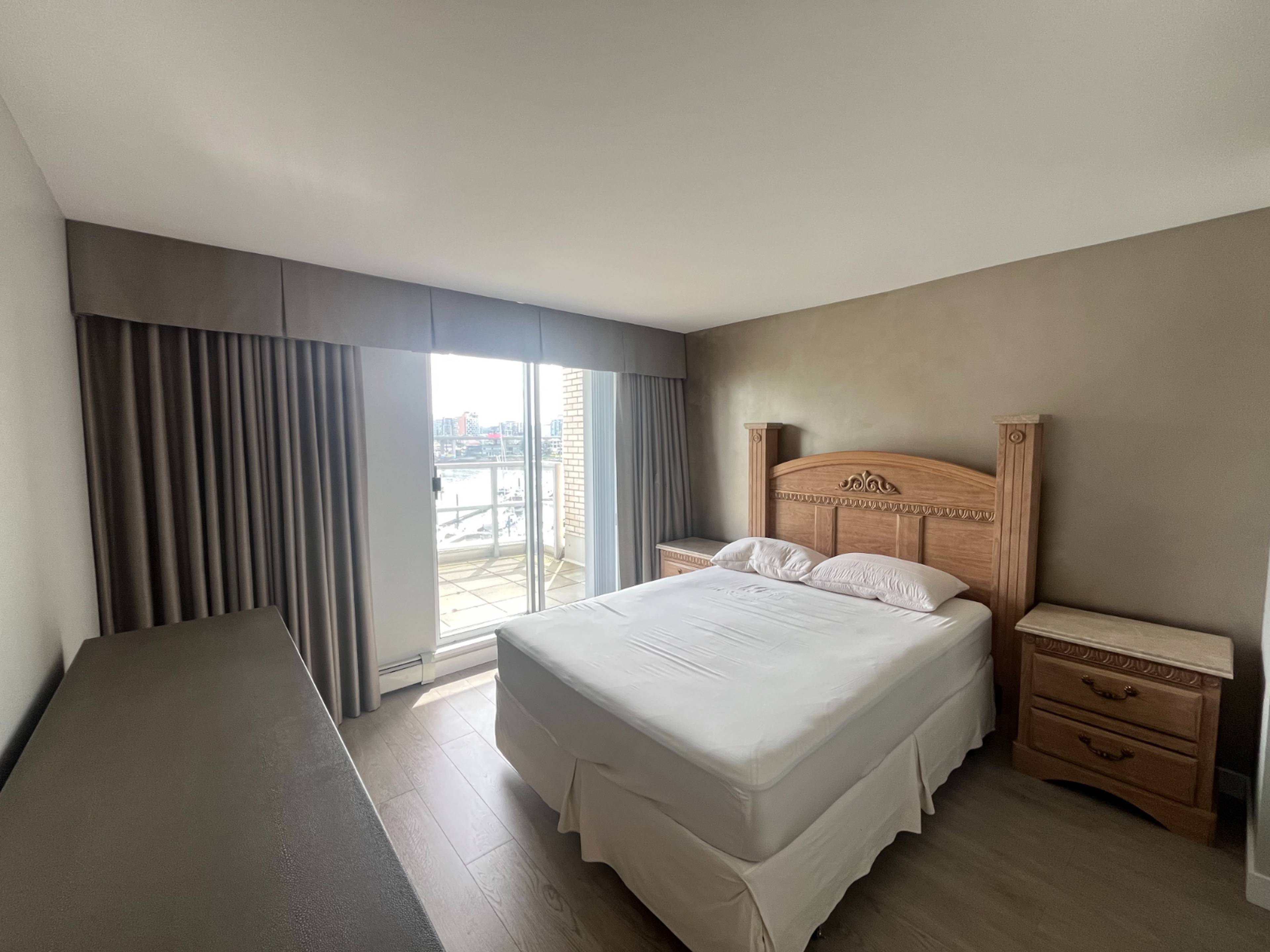 1228 Marinaside Cres 14