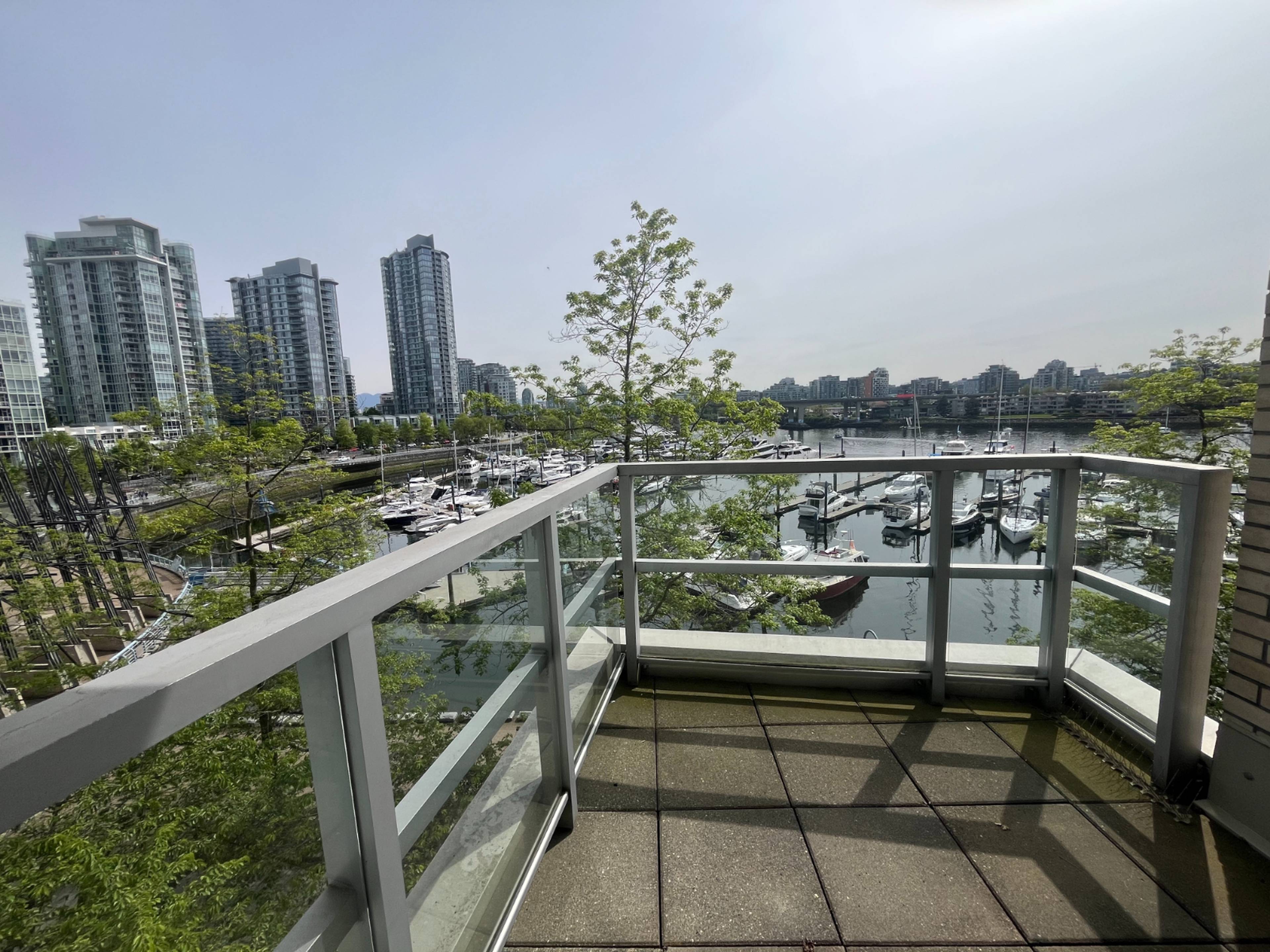 1228 Marinaside Cres 17