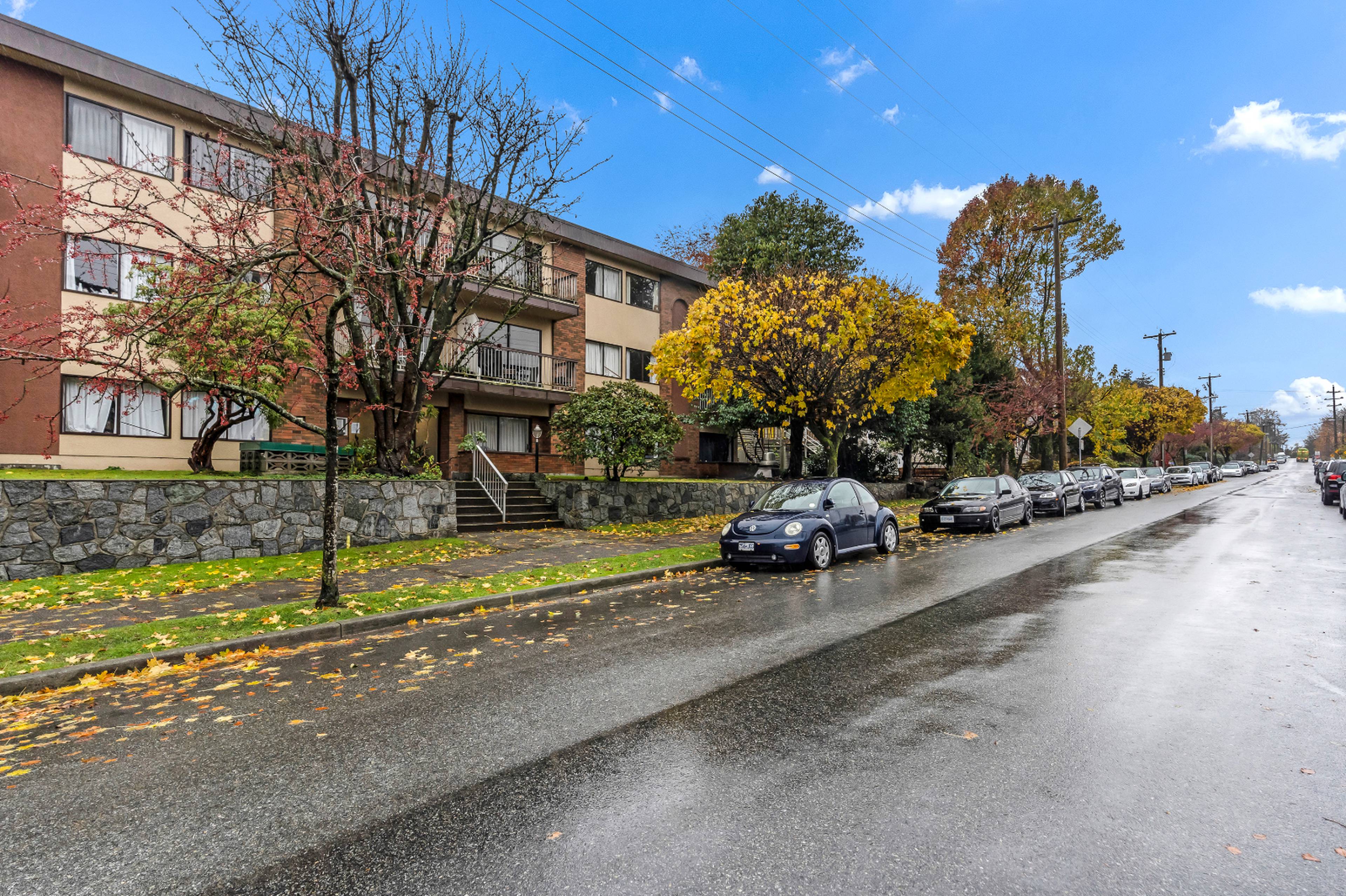 1 ch.  · 1 s. de bains for rent $2,000 / mois