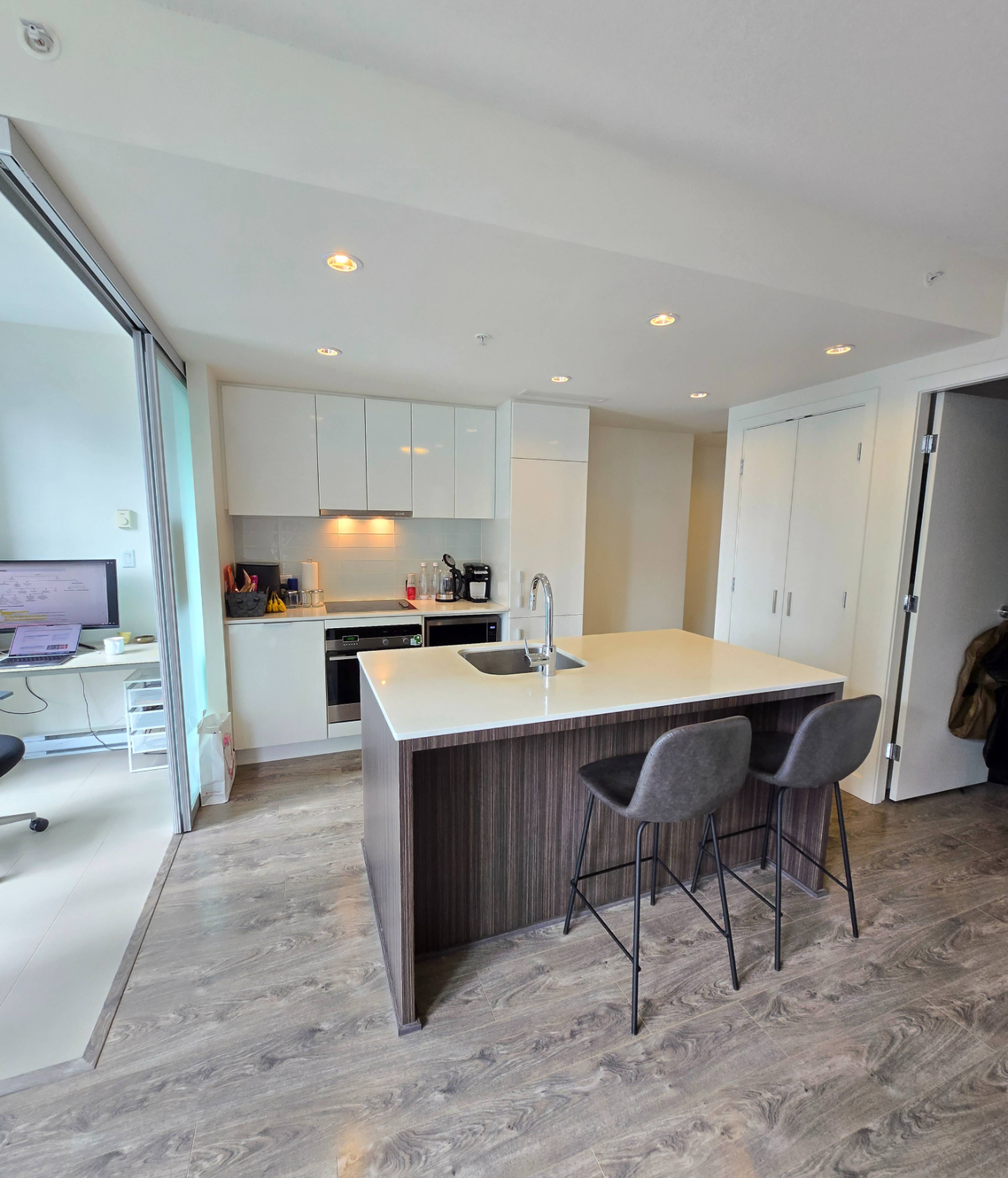1308 Hornby St 4