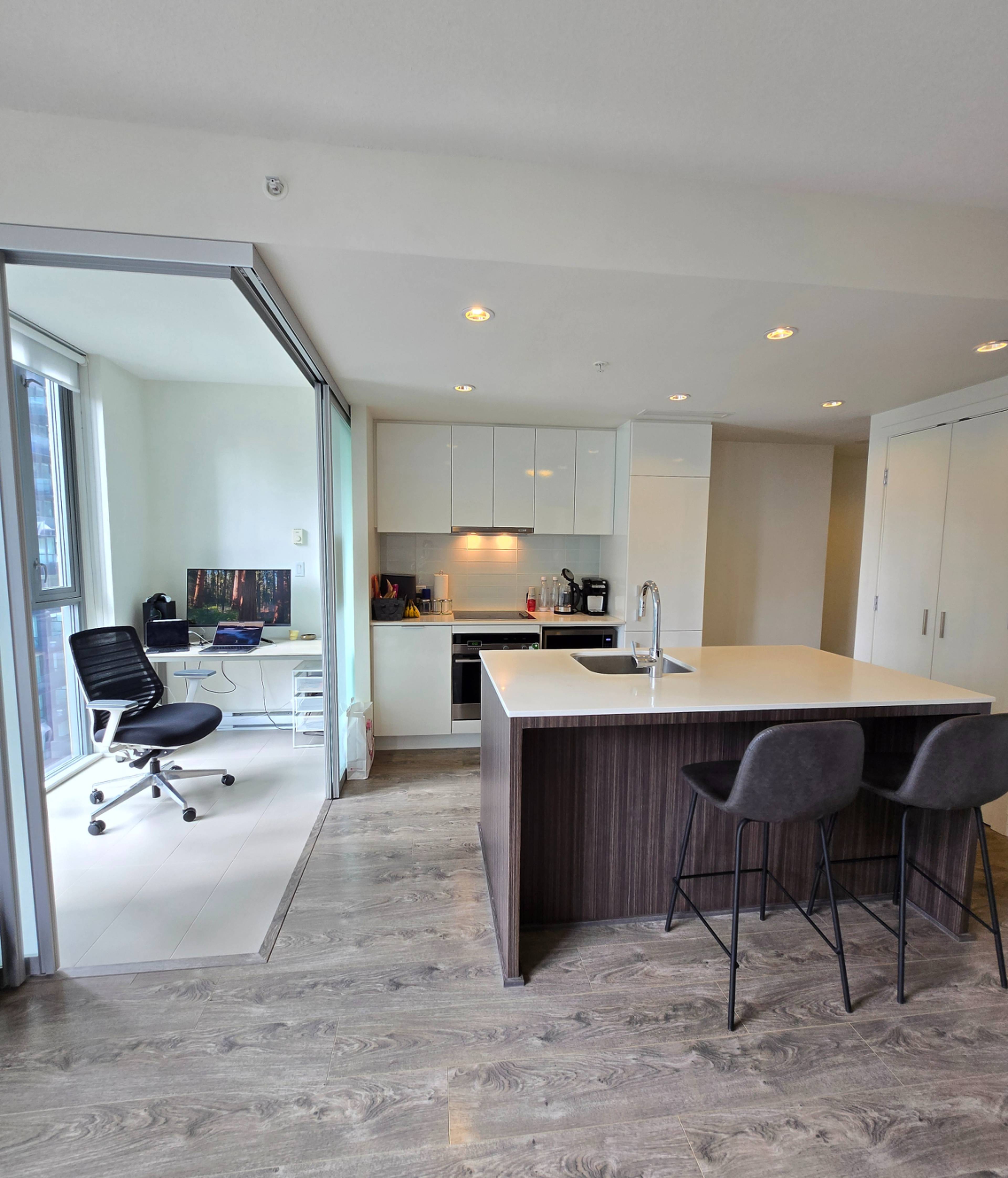 1308 Hornby St 5