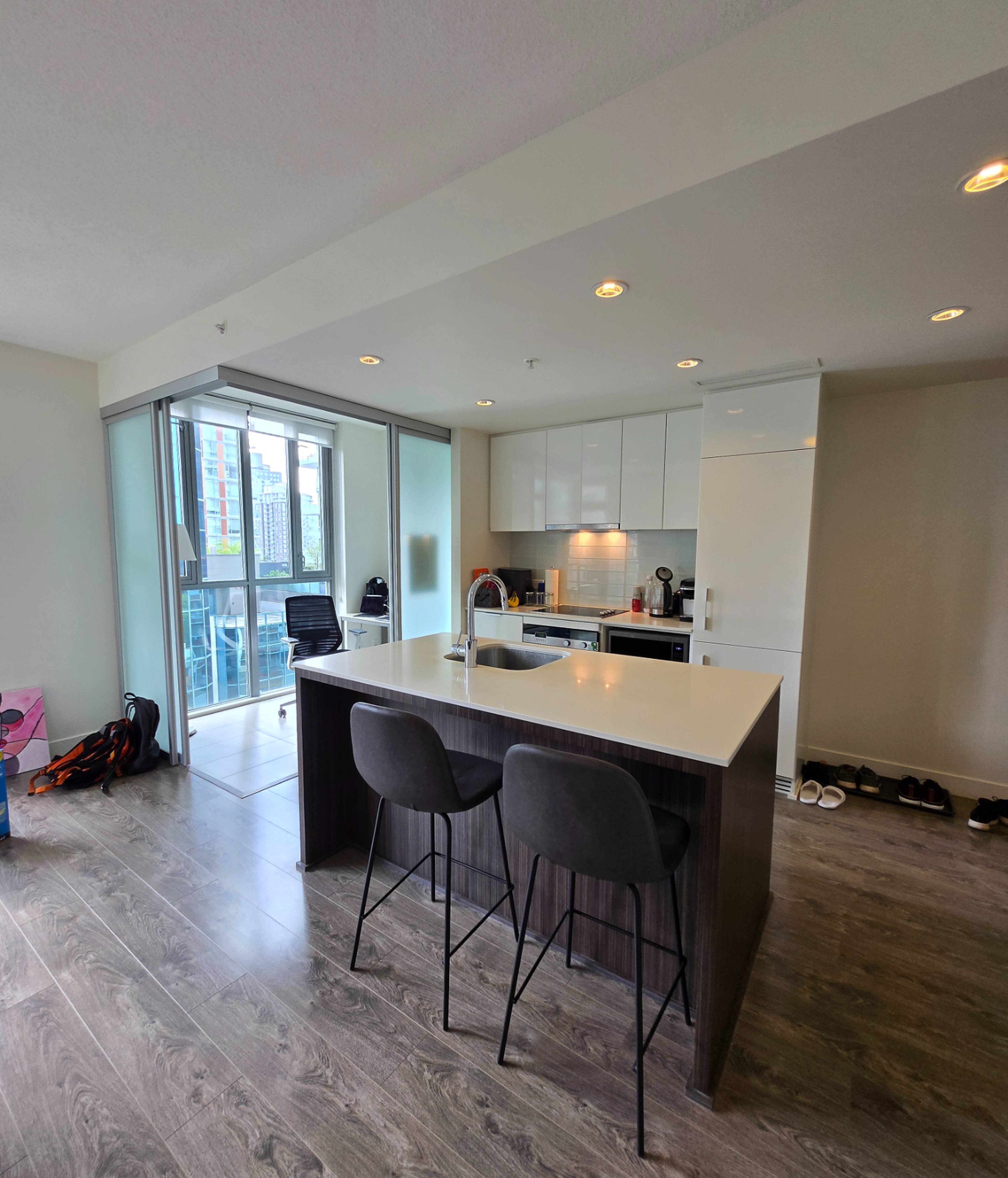 1308 Hornby St 11
