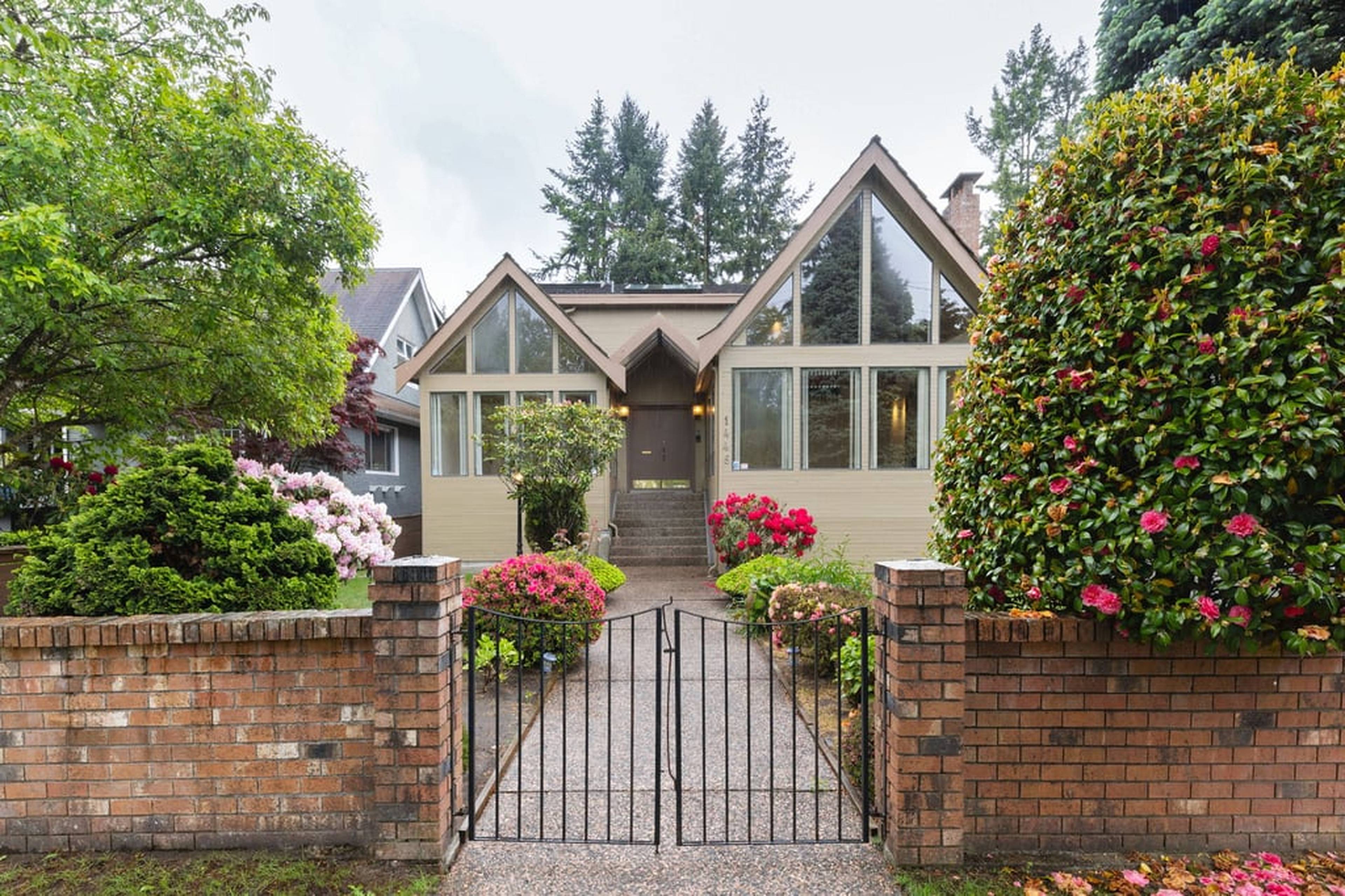 1448 W 57th Ave