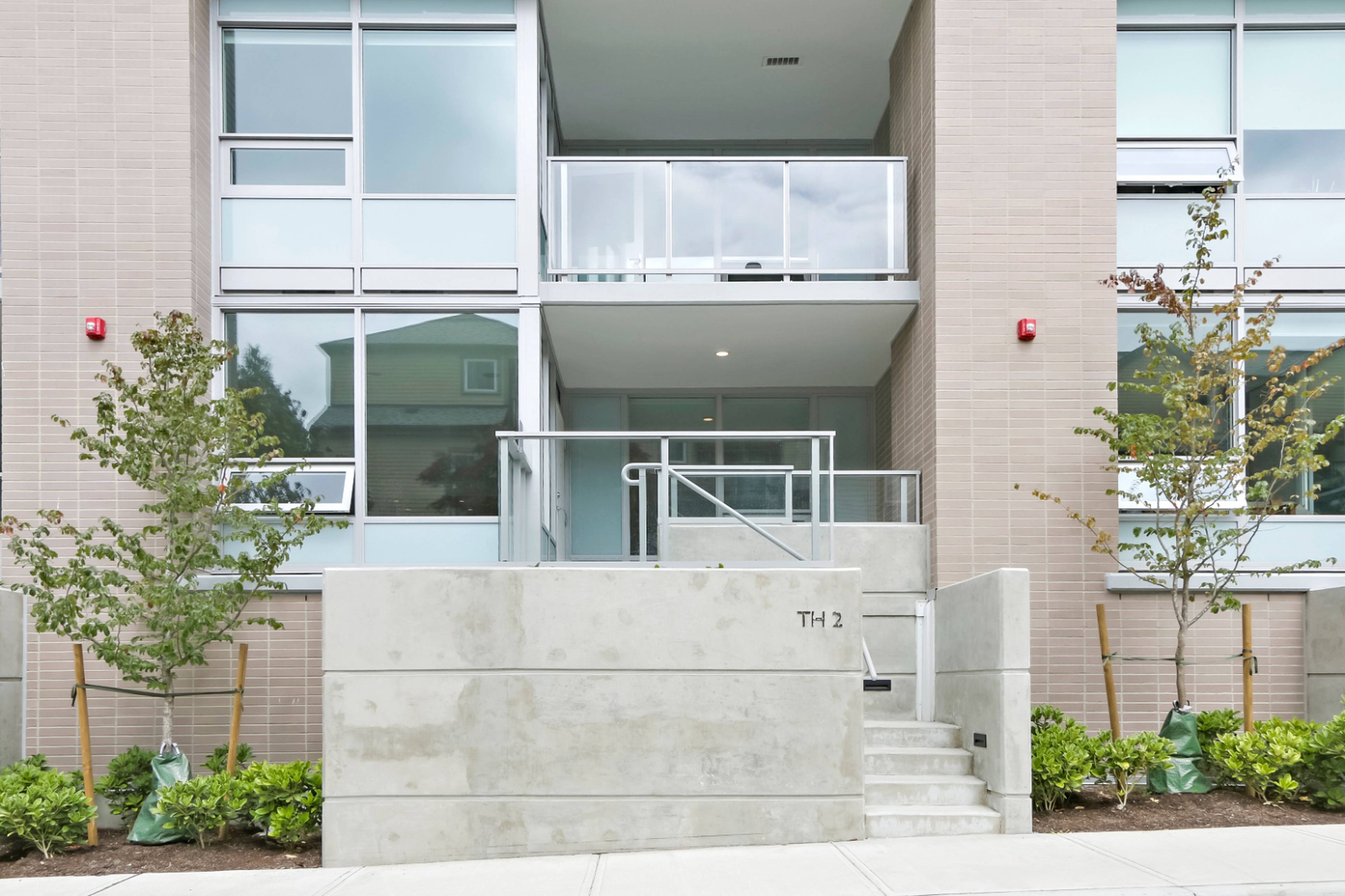 988 Quayside Dr
