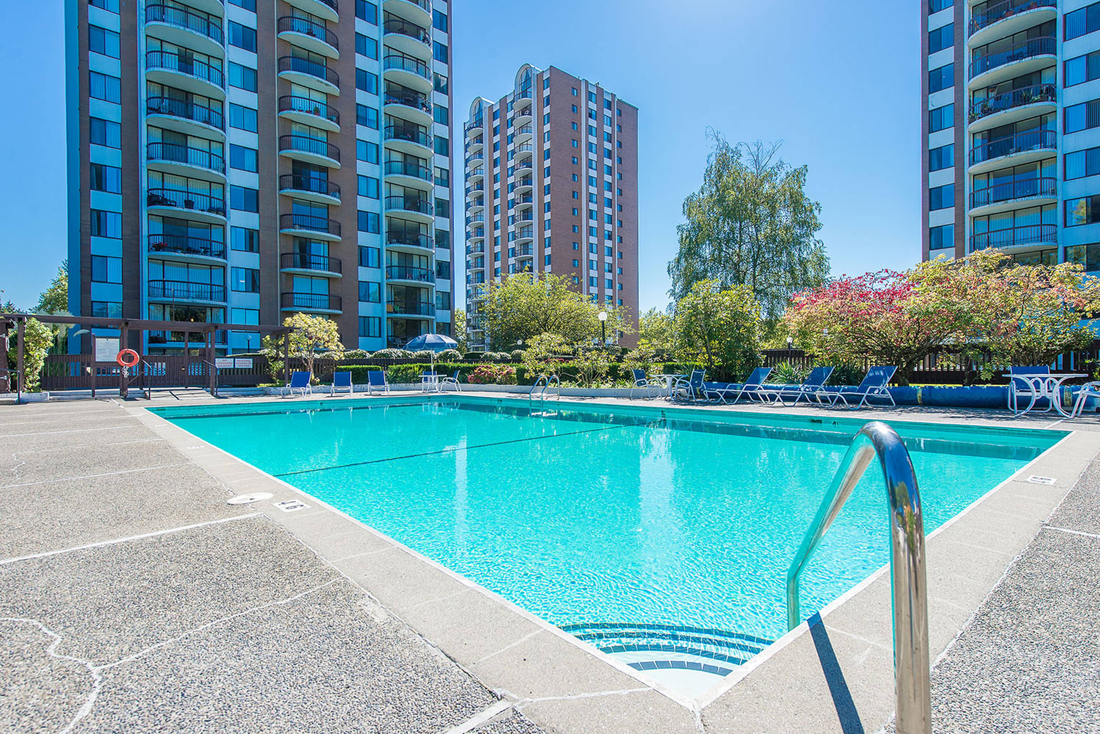 7281 Cambie St 11